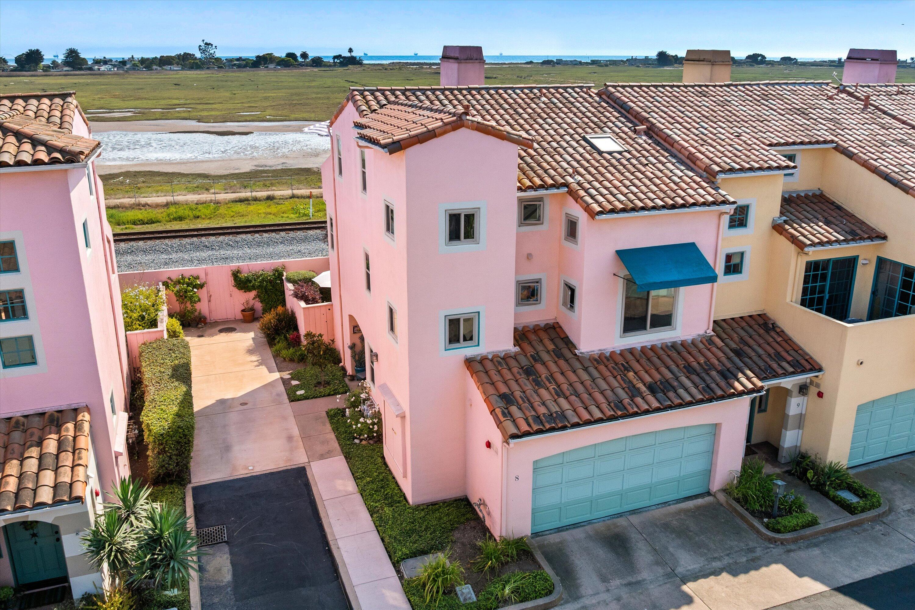 Carpinteria, California 93013, United States, 3 Bedrooms Bedrooms, ,3 BathroomsBathrooms,Residential,Pending,189460