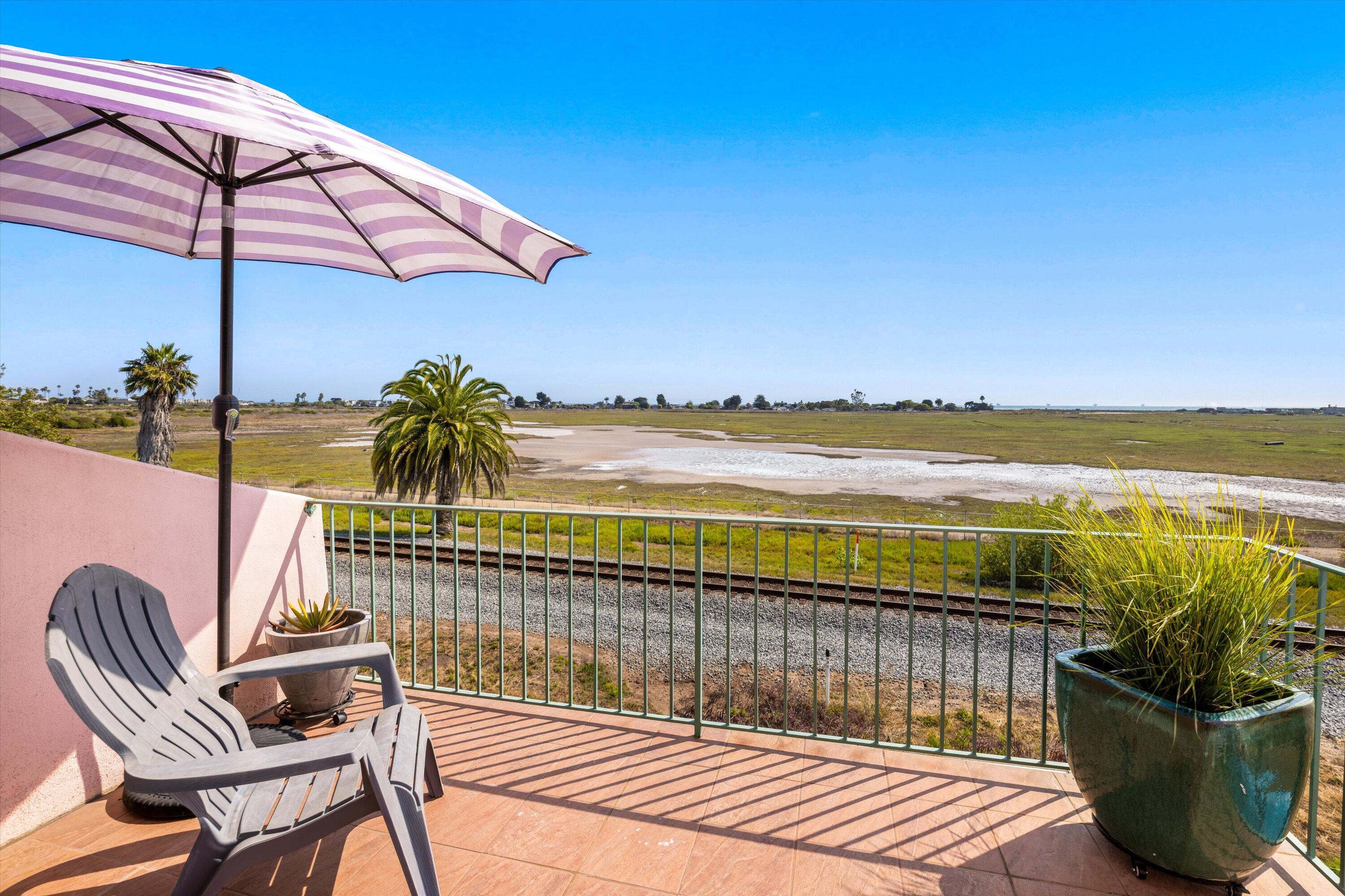 Carpinteria, California 93013, United States, 3 Bedrooms Bedrooms, ,3 BathroomsBathrooms,Residential,Pending,189460