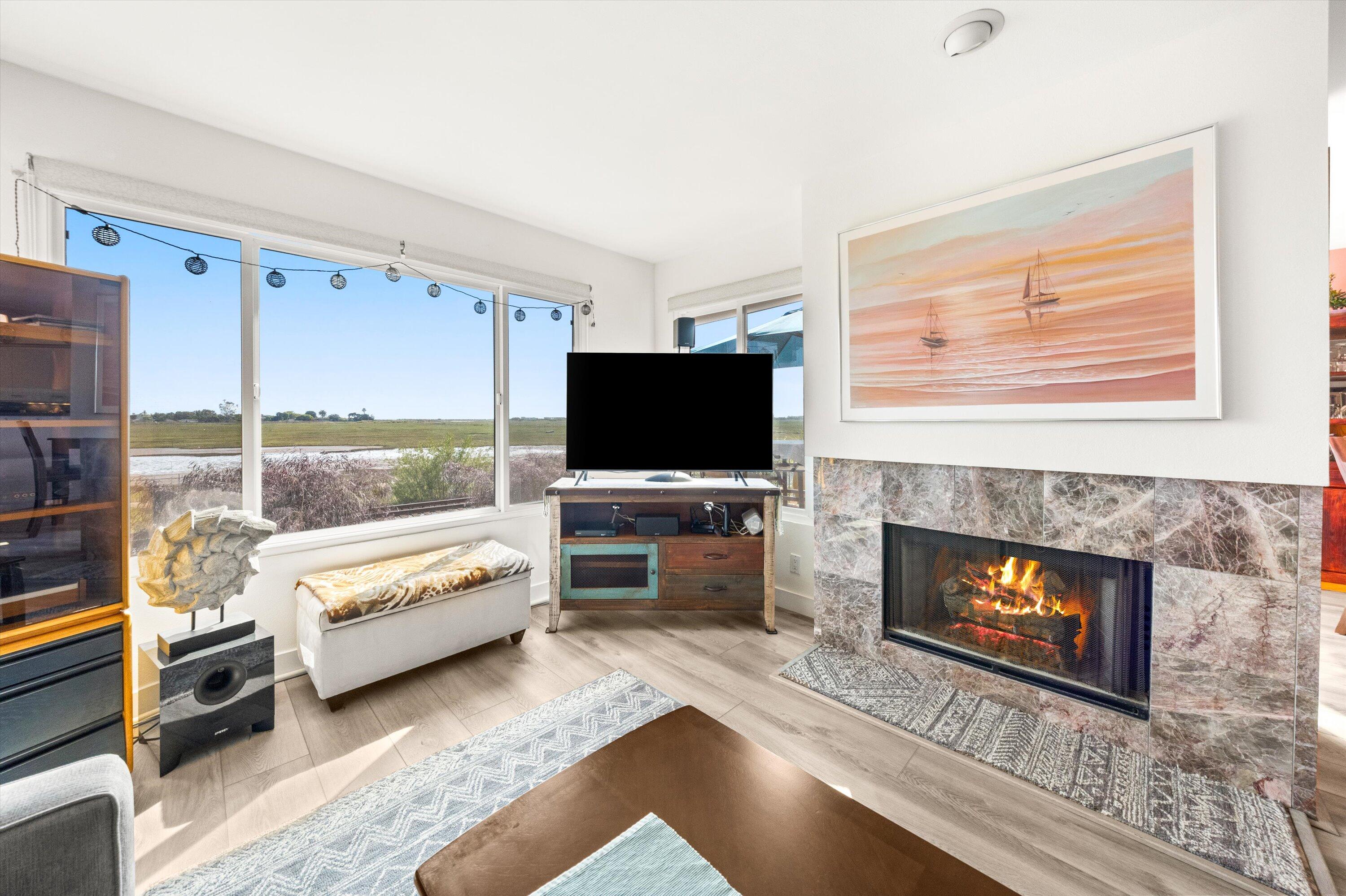 Carpinteria, California 93013, United States, 3 Bedrooms Bedrooms, ,3 BathroomsBathrooms,Residential,Pending,189460