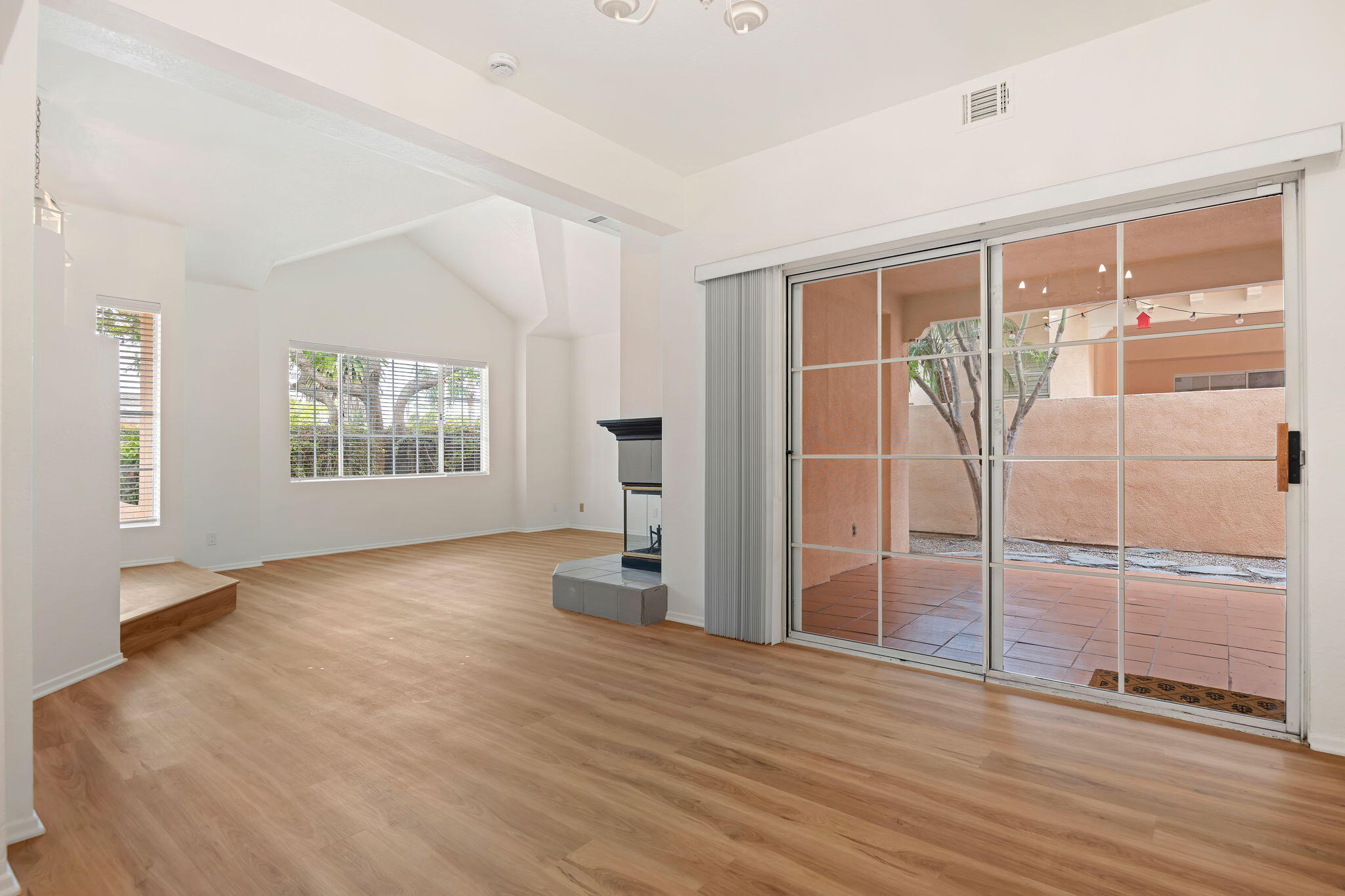 Goleta, California 93117, United States, 3 Bedrooms Bedrooms, ,3 BathroomsBathrooms,Residential,Active,192957