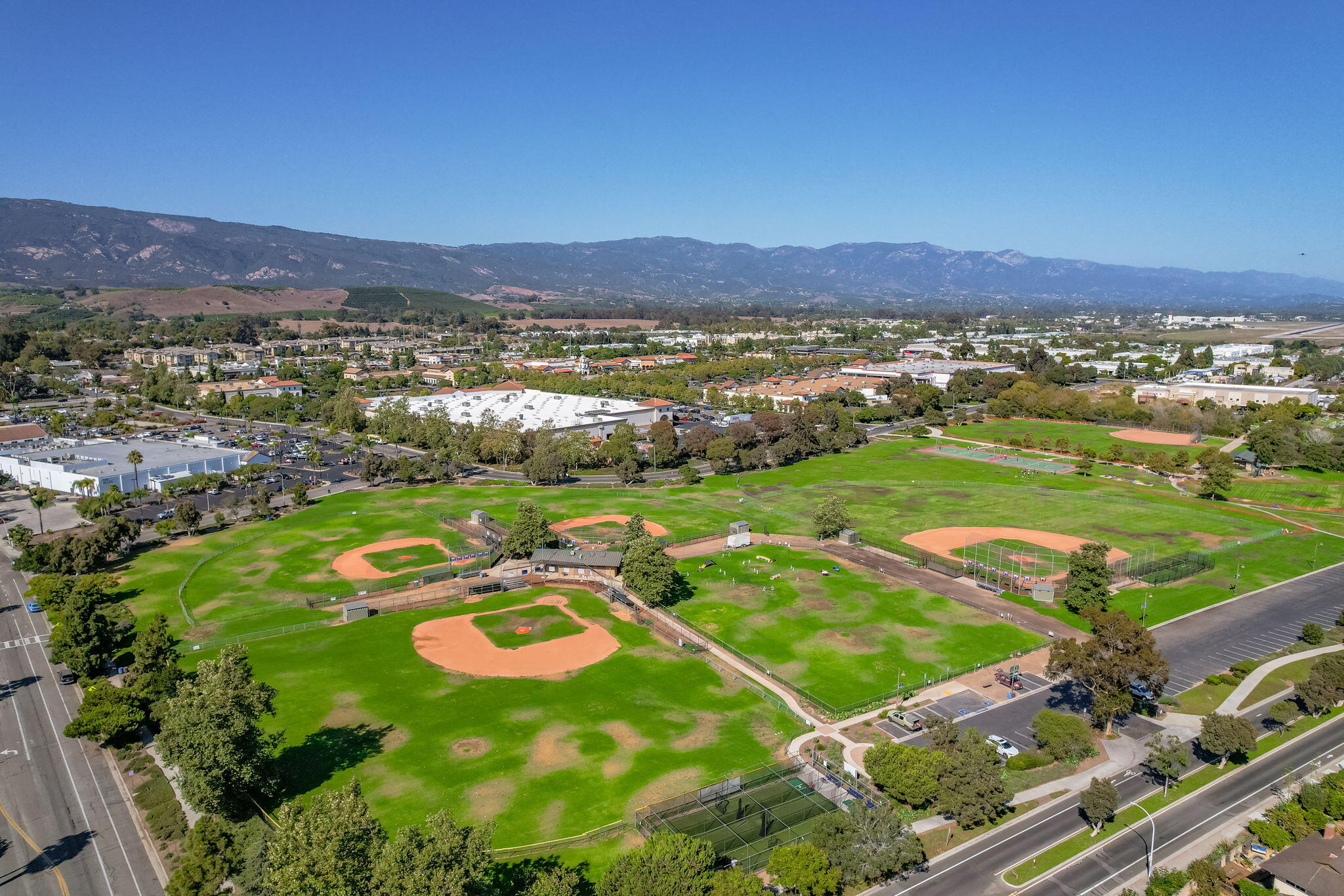 Goleta, California 93117, United States, 3 Bedrooms Bedrooms, ,3 BathroomsBathrooms,Residential,Active,192957