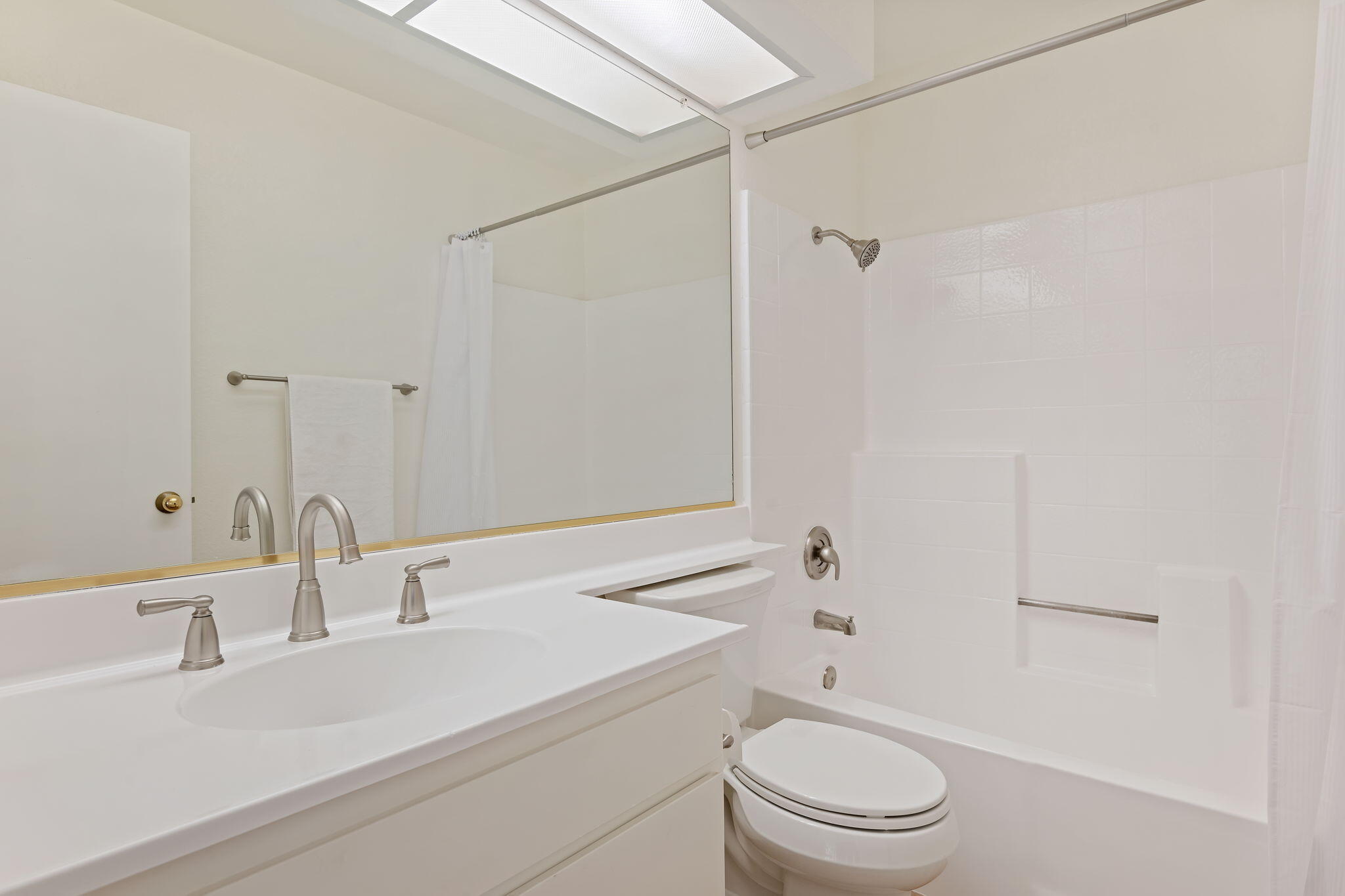 Goleta, California 93117, United States, 3 Bedrooms Bedrooms, ,3 BathroomsBathrooms,Residential,Active,192957