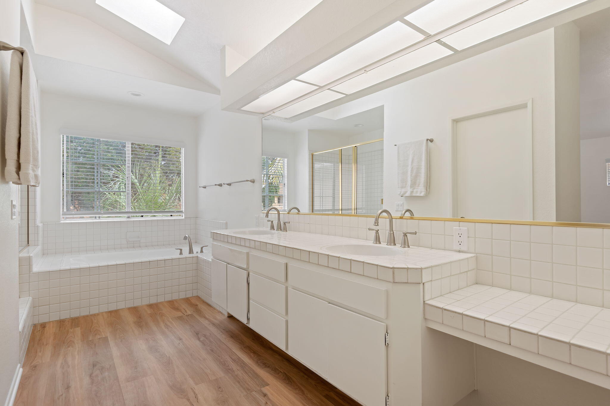 Goleta, California 93117, United States, 3 Bedrooms Bedrooms, ,3 BathroomsBathrooms,Residential,Active,192957