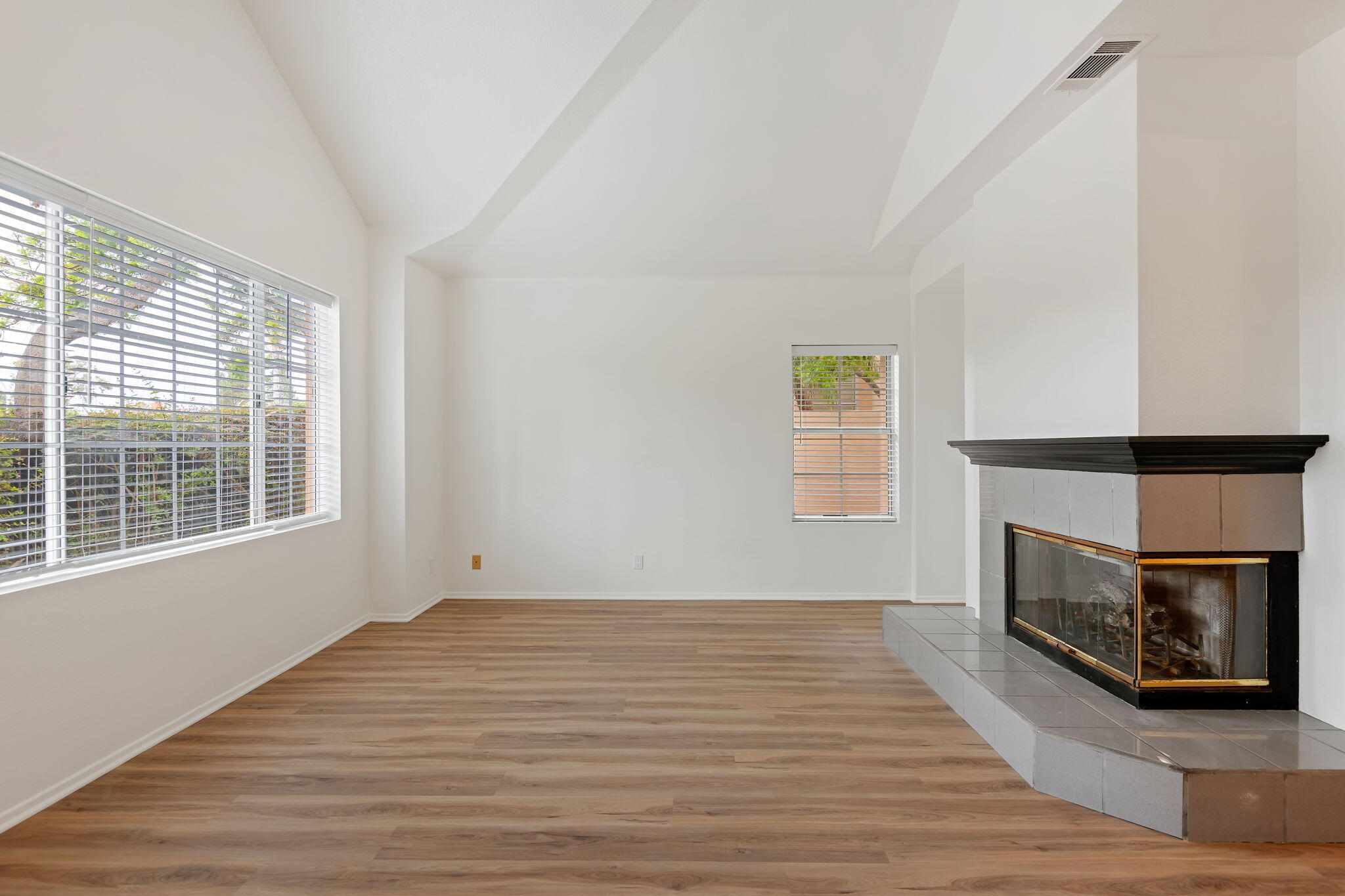 Goleta, California 93117, United States, 3 Bedrooms Bedrooms, ,3 BathroomsBathrooms,Residential,Active,192957