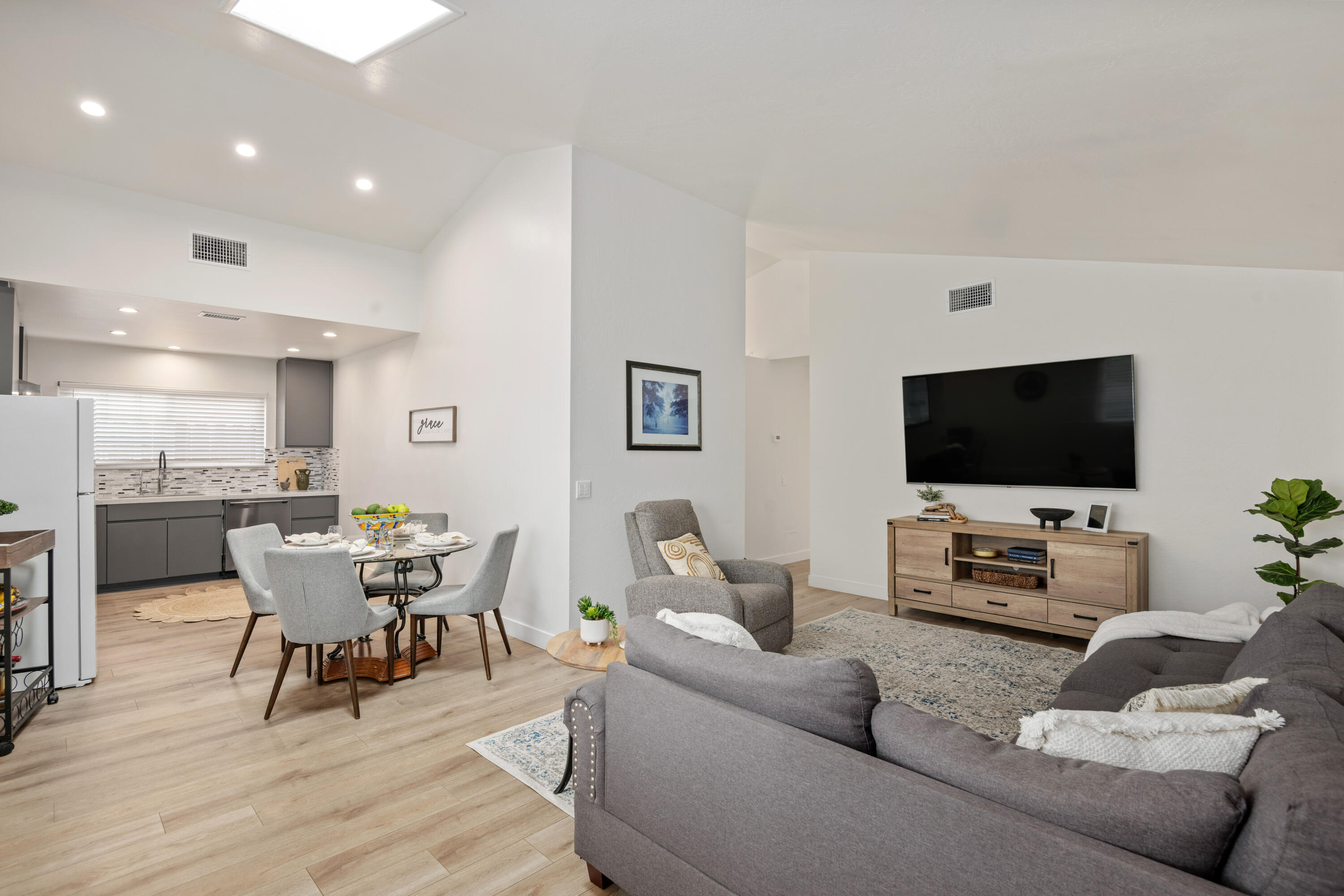 Carpinteria, California 93013, United States, 3 Bedrooms Bedrooms, ,2 BathroomsBathrooms,Residential,Active,173875