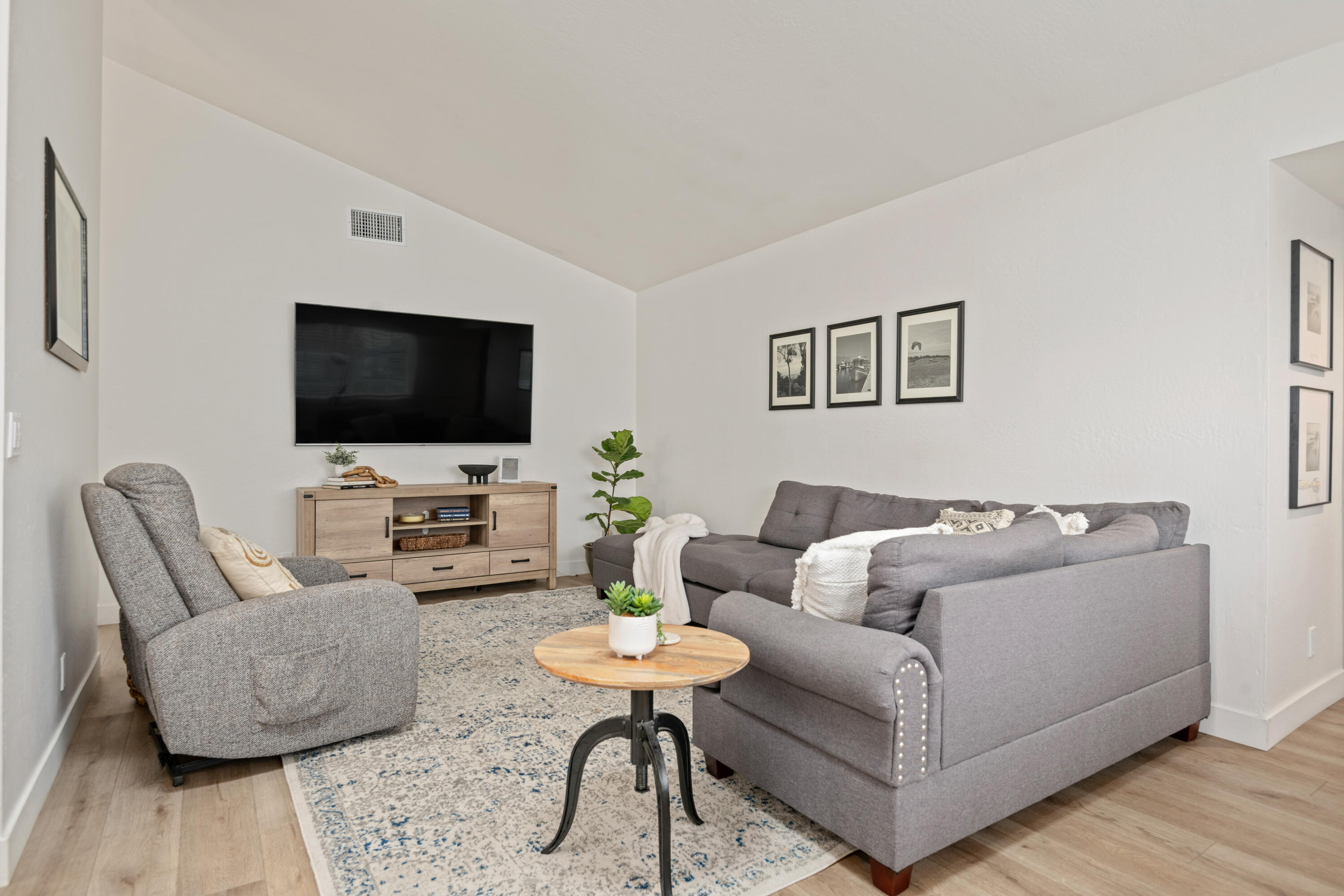 Carpinteria, California 93013, United States, 3 Bedrooms Bedrooms, ,2 BathroomsBathrooms,Residential,Active,173875