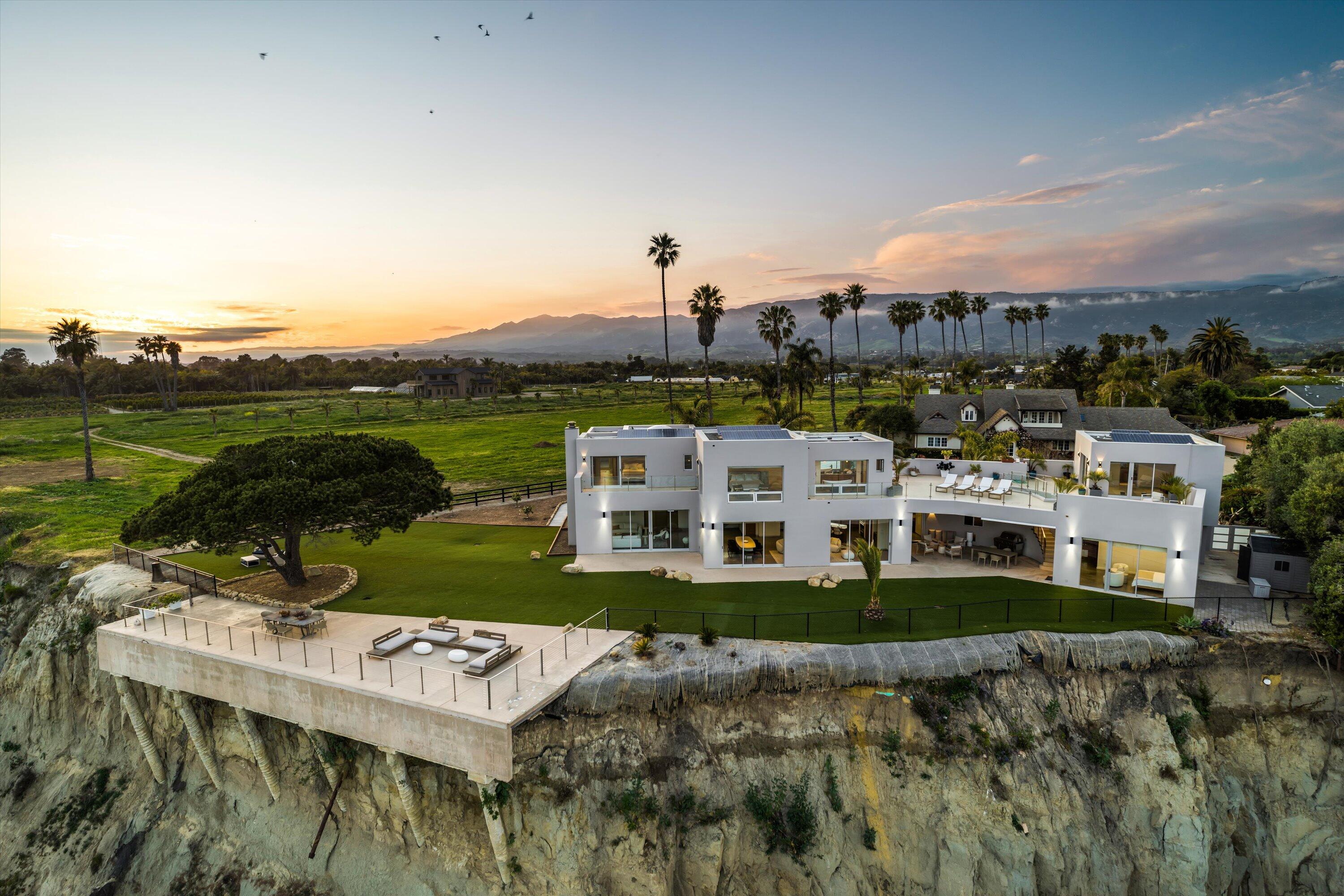 Santa Barbara, California 93111, United States, 5 Bedrooms Bedrooms, ,6 BathroomsBathrooms,Residential,Active,112148