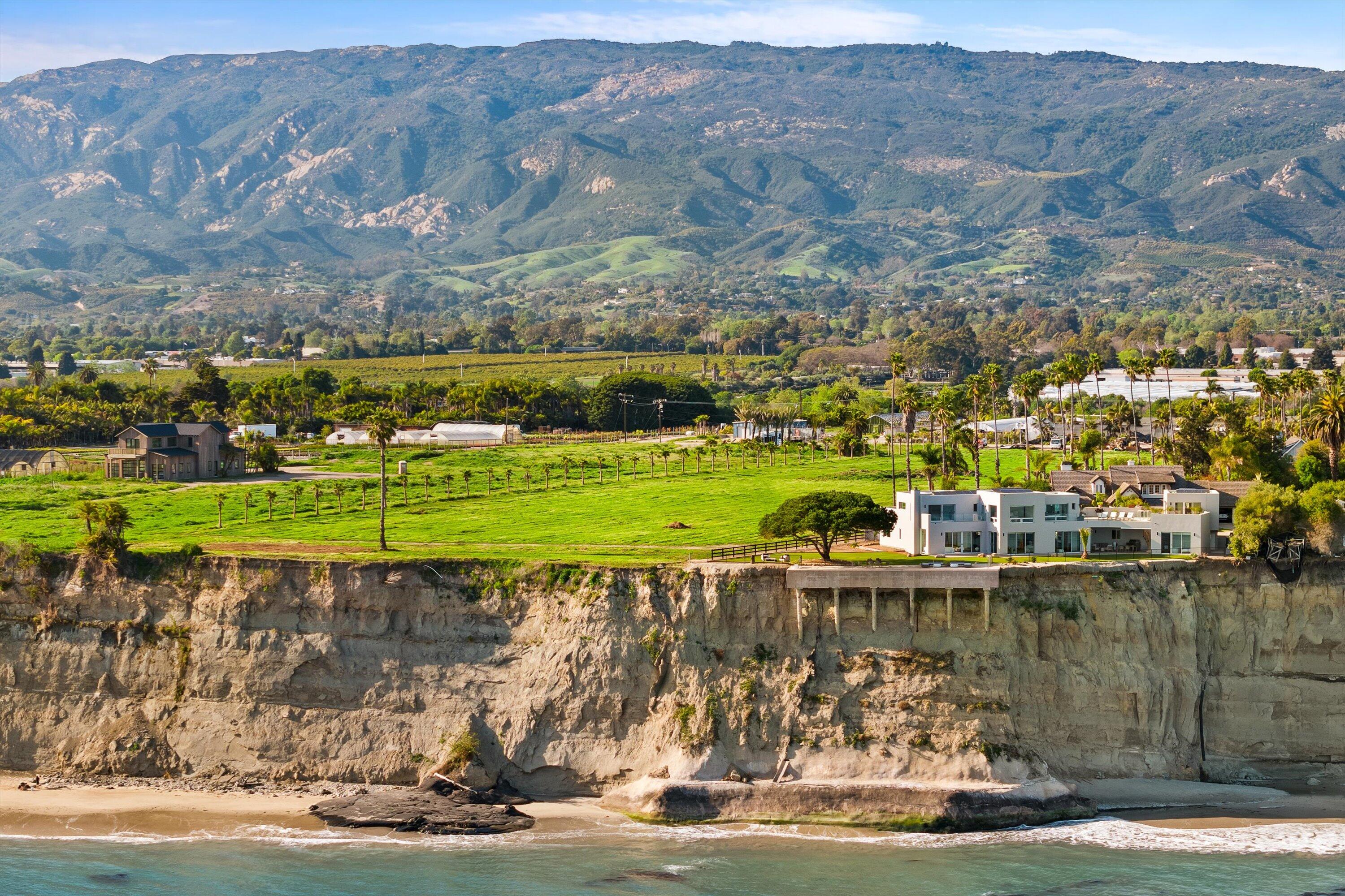 Santa Barbara, California 93111, United States, 5 Bedrooms Bedrooms, ,6 BathroomsBathrooms,Residential,Active,112148