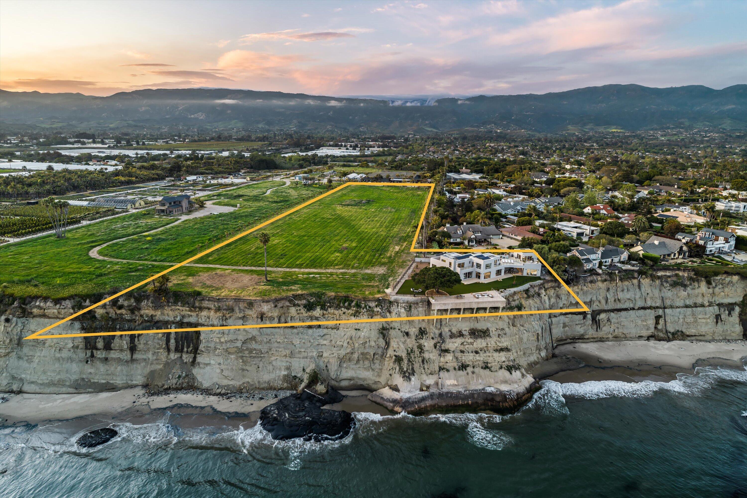 Santa Barbara, California 93111, United States, 5 Bedrooms Bedrooms, ,6 BathroomsBathrooms,Residential,Active,112148