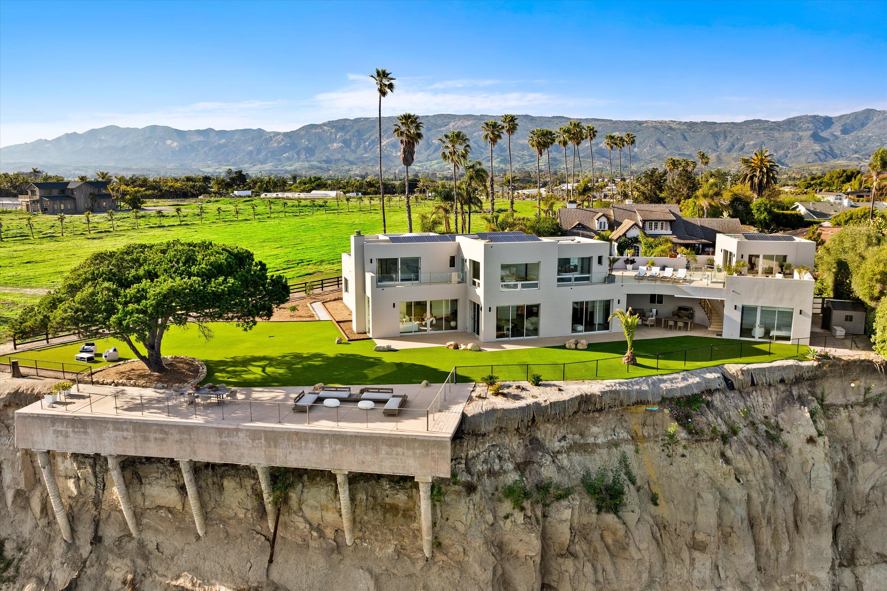 Santa Barbara, California 93111, United States, 5 Bedrooms Bedrooms, ,6 BathroomsBathrooms,Residential,Active,112148