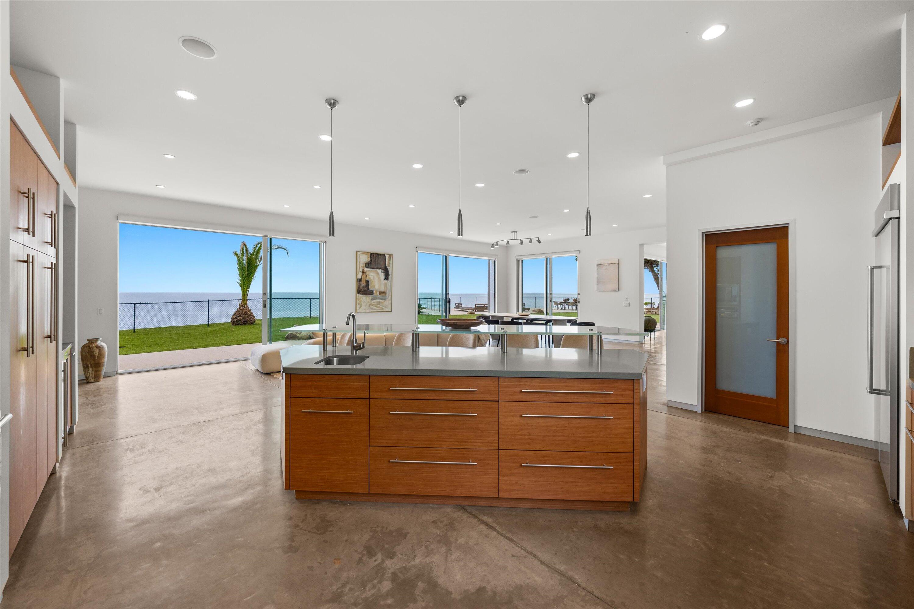 Santa Barbara, California 93111, United States, 5 Bedrooms Bedrooms, ,6 BathroomsBathrooms,Residential,Active,112148