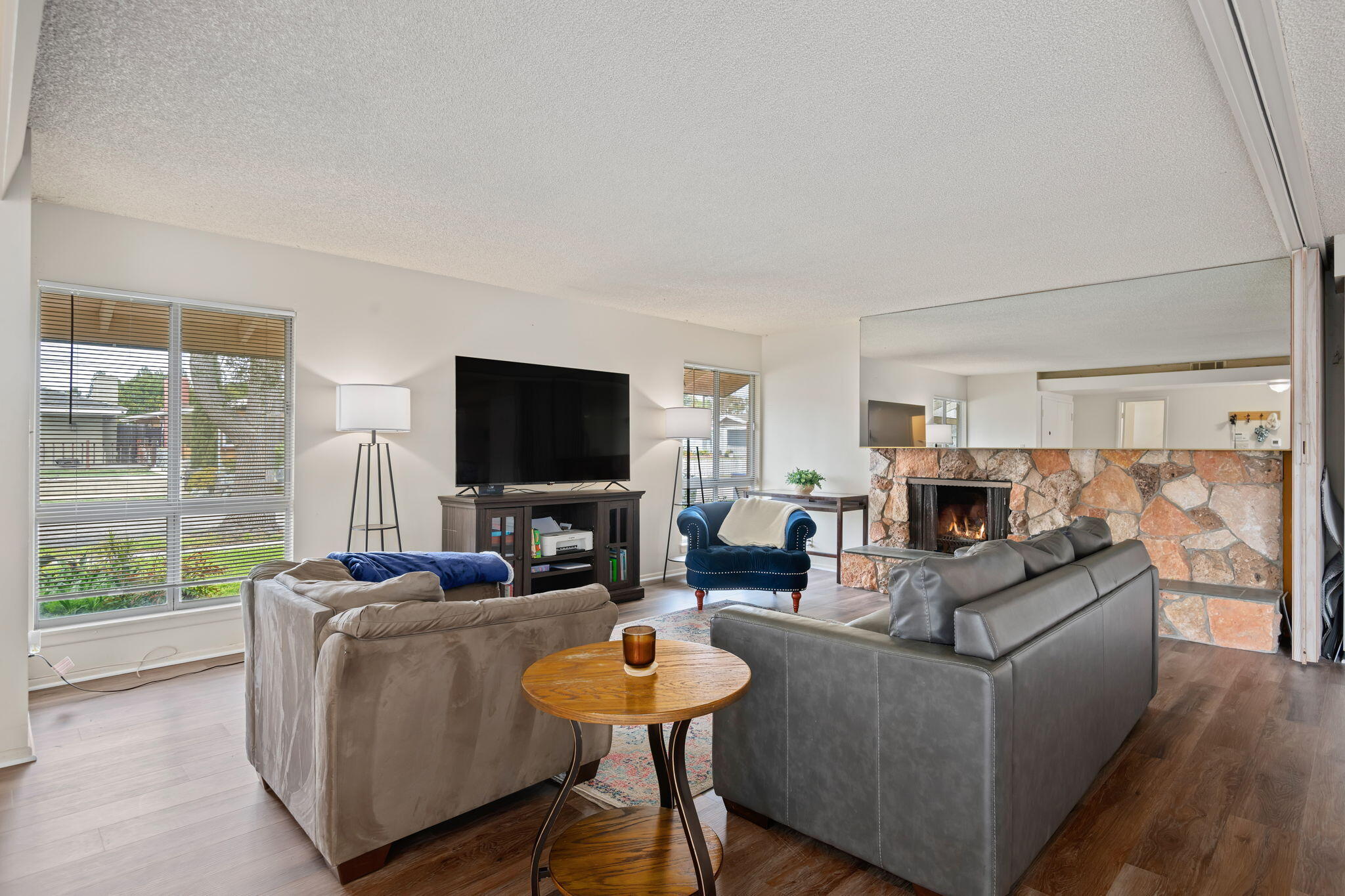 Oxnard, California 93030, United States, 3 Bedrooms Bedrooms, ,3 BathroomsBathrooms,Residential,Pending,91357