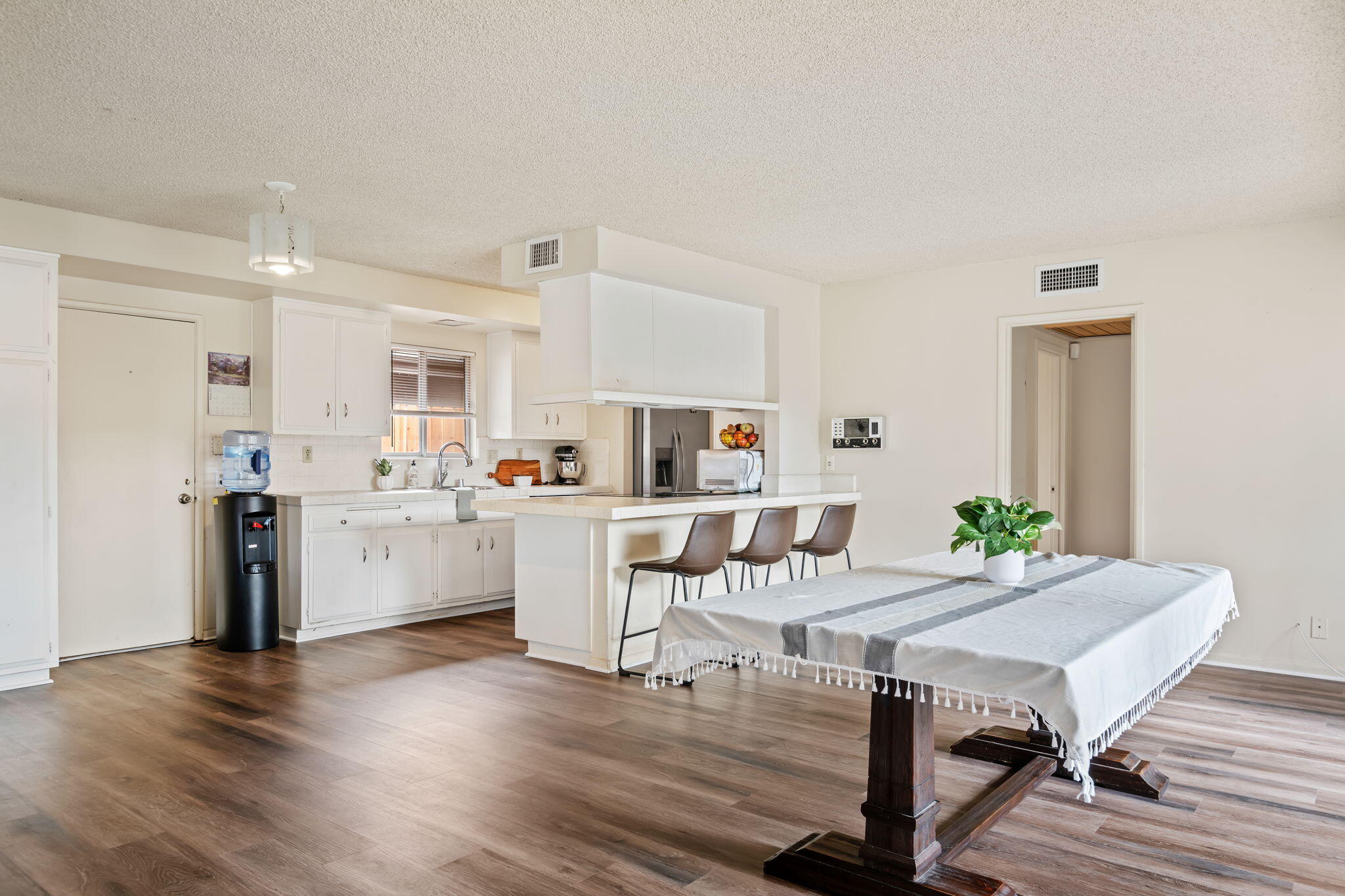 Oxnard, California 93030, United States, 3 Bedrooms Bedrooms, ,3 BathroomsBathrooms,Residential,Pending,91357