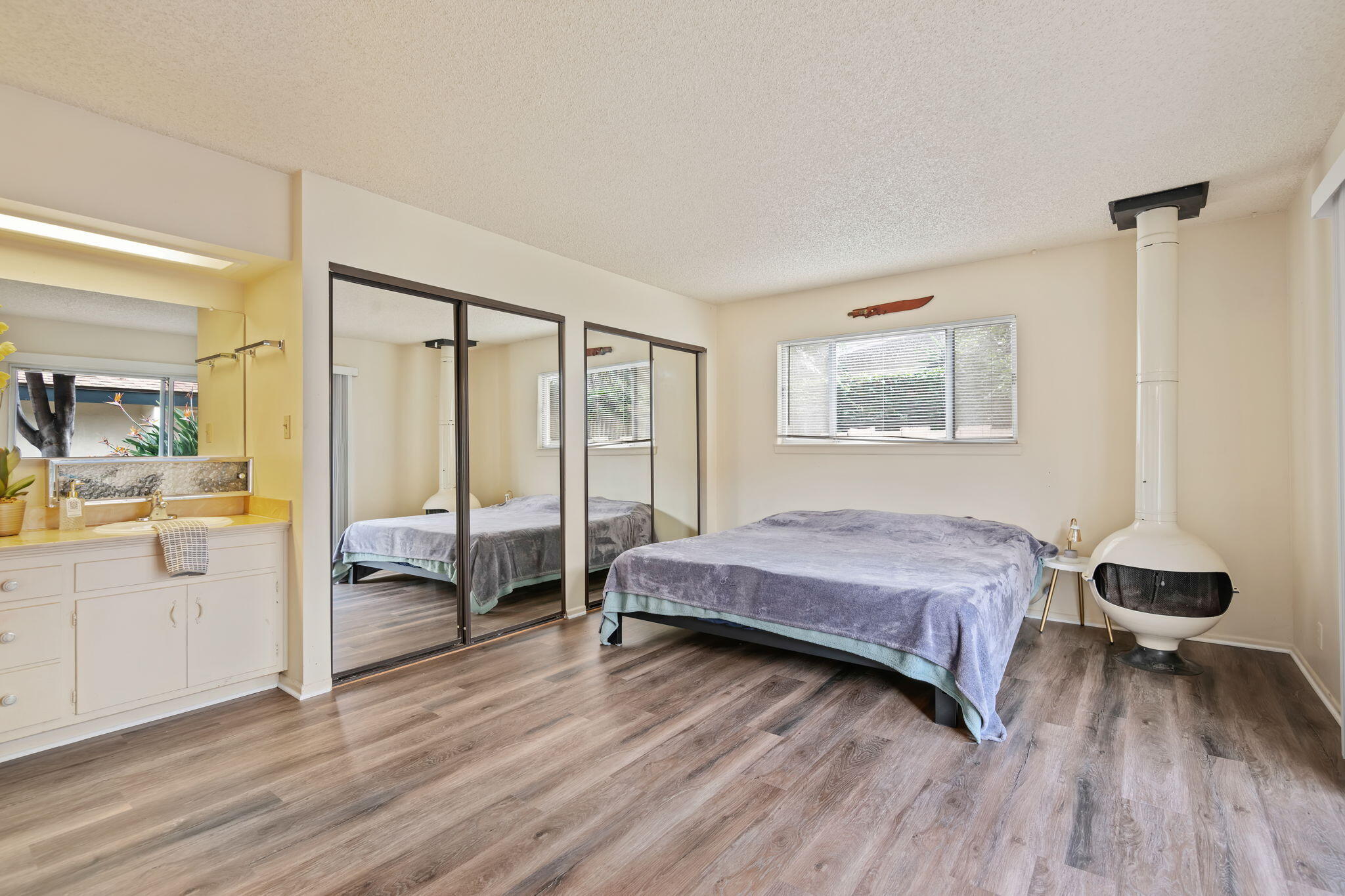 Oxnard, California 93030, United States, 3 Bedrooms Bedrooms, ,3 BathroomsBathrooms,Residential,Pending,91357