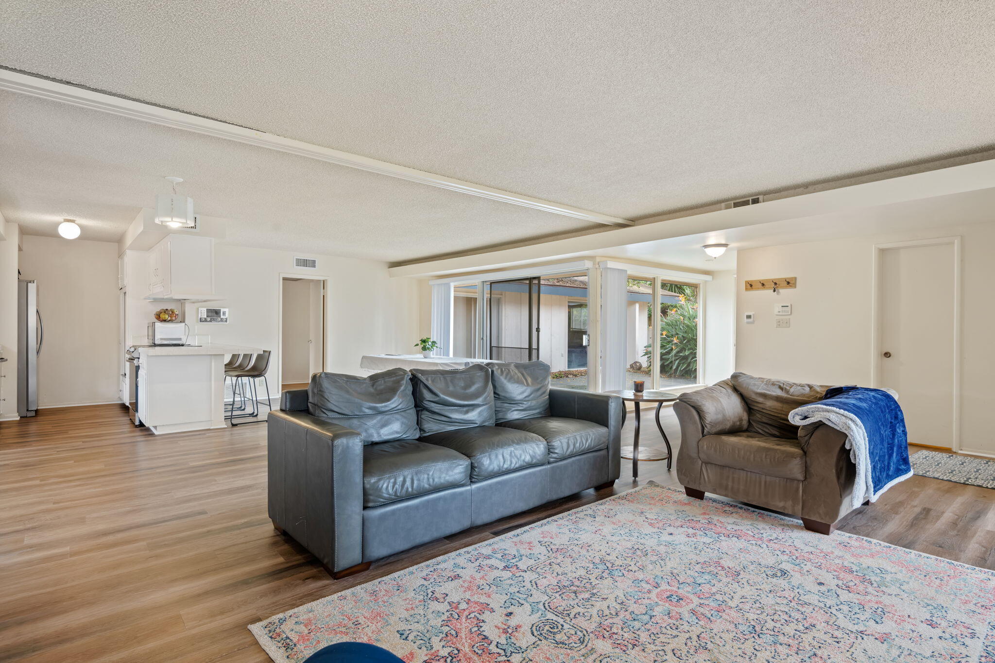 Oxnard, California 93030, United States, 3 Bedrooms Bedrooms, ,3 BathroomsBathrooms,Residential,Pending,91357