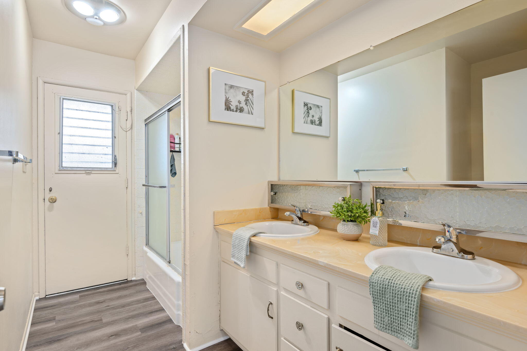 Oxnard, California 93030, United States, 3 Bedrooms Bedrooms, ,3 BathroomsBathrooms,Residential,Pending,91357