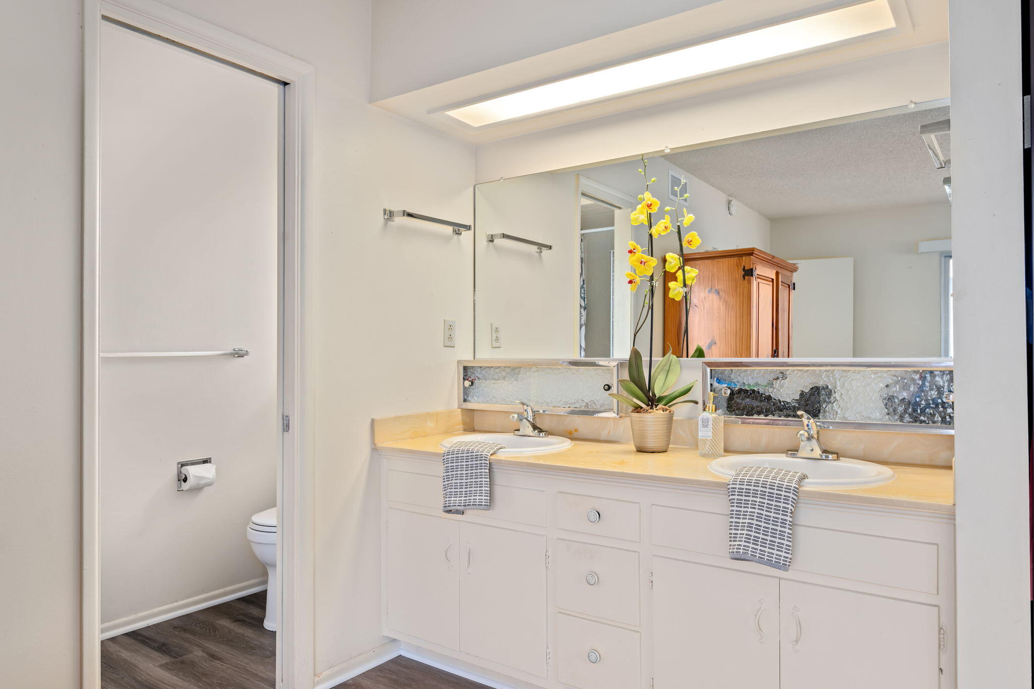 Oxnard, California 93030, United States, 3 Bedrooms Bedrooms, ,3 BathroomsBathrooms,Residential,Pending,91357