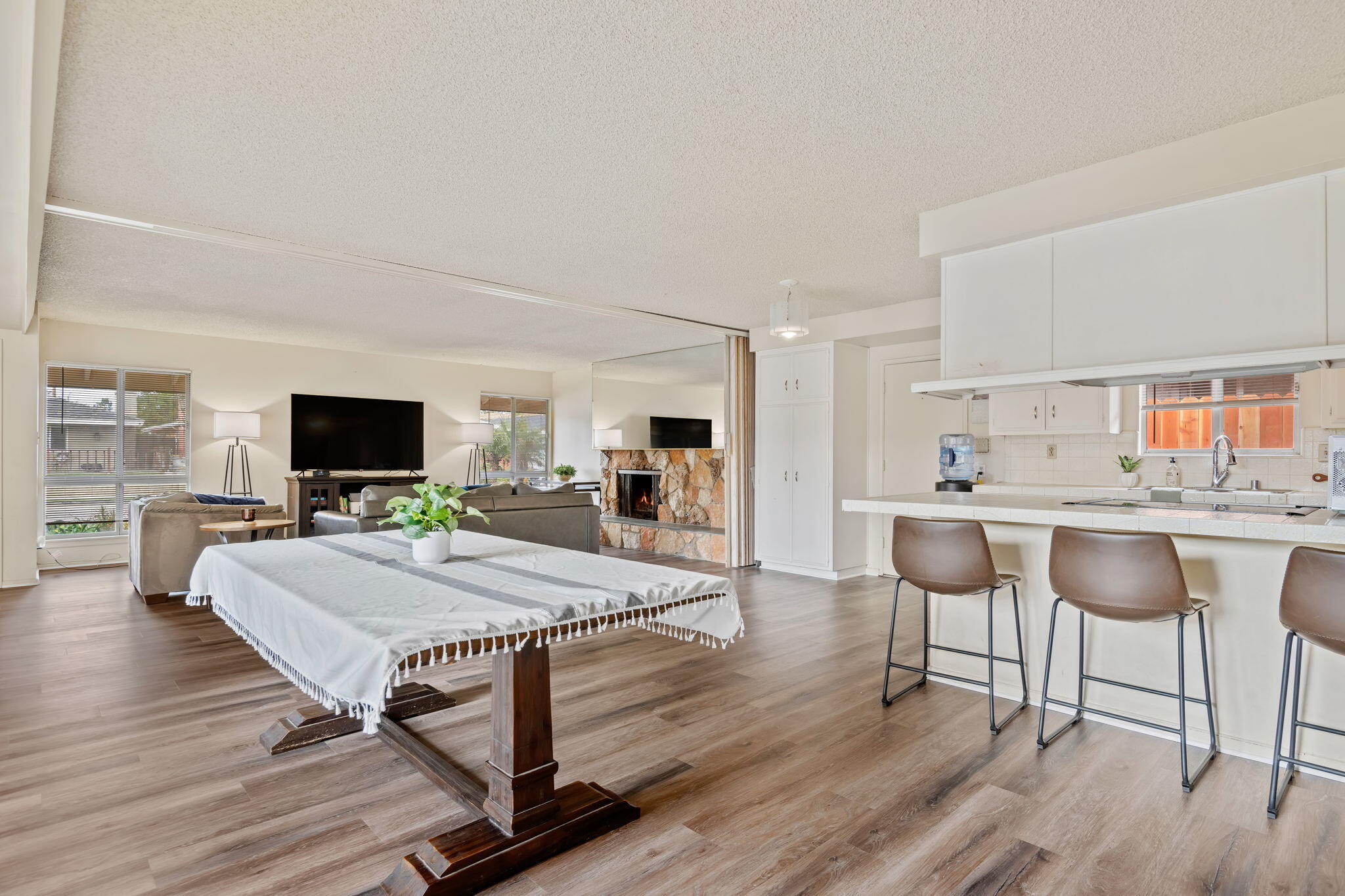 Oxnard, California 93030, United States, 3 Bedrooms Bedrooms, ,3 BathroomsBathrooms,Residential,Pending,91357