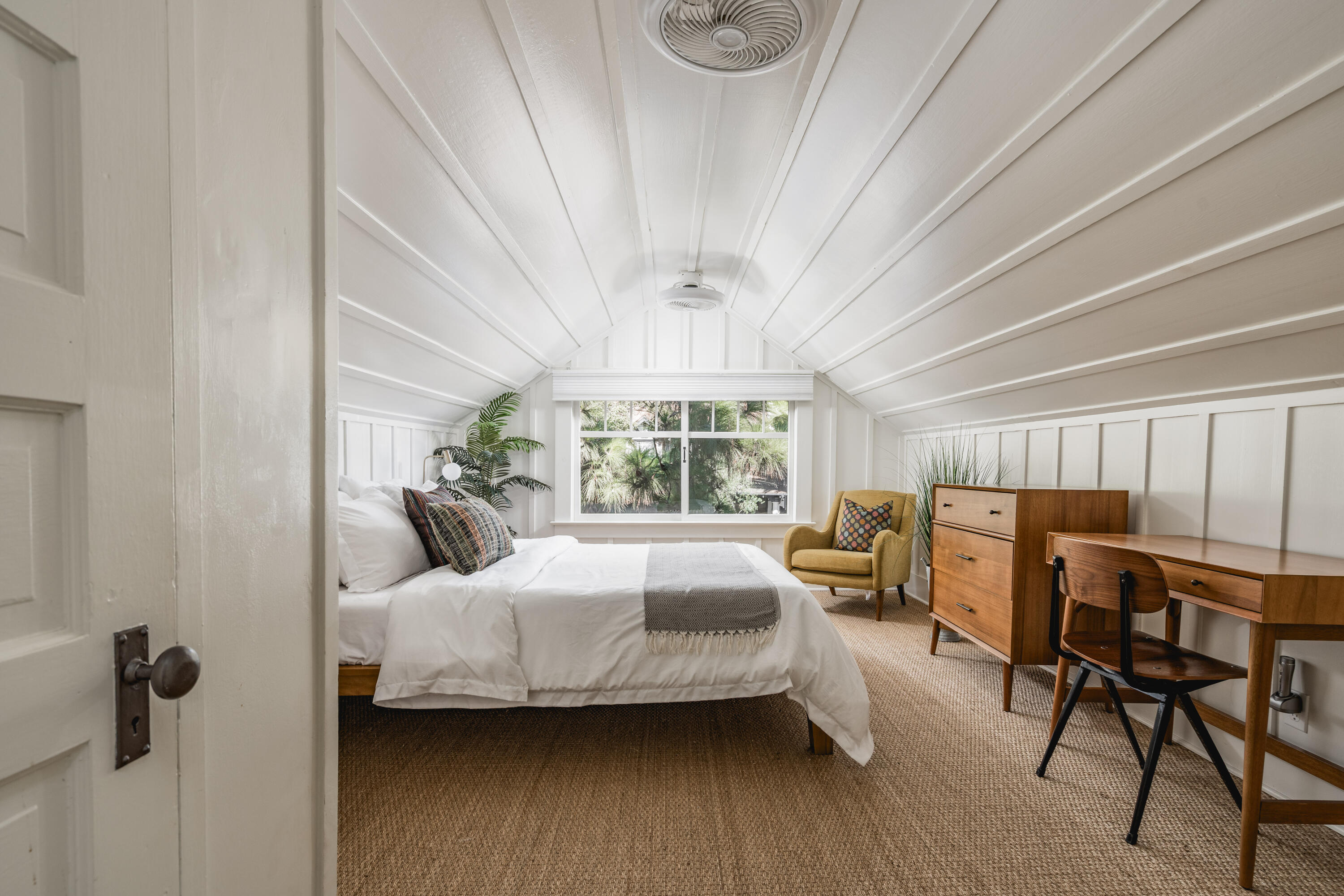 Santa Barbara, California 93103, United States, 5 Bedrooms Bedrooms, ,3 BathroomsBathrooms,Residential,Active,226903