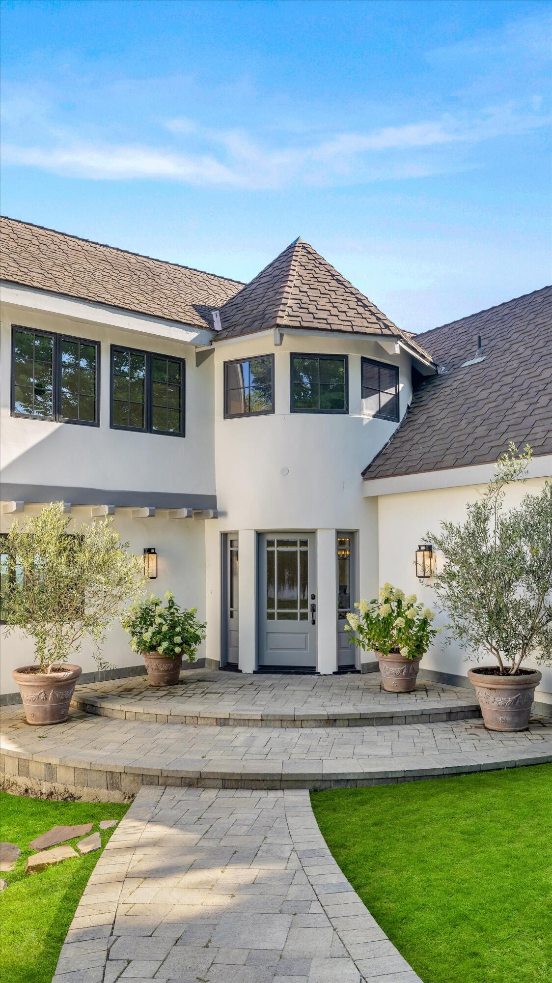 Montecito, California 93108, United States, 4 Bedrooms Bedrooms, ,4 BathroomsBathrooms,Residential,Active,150280