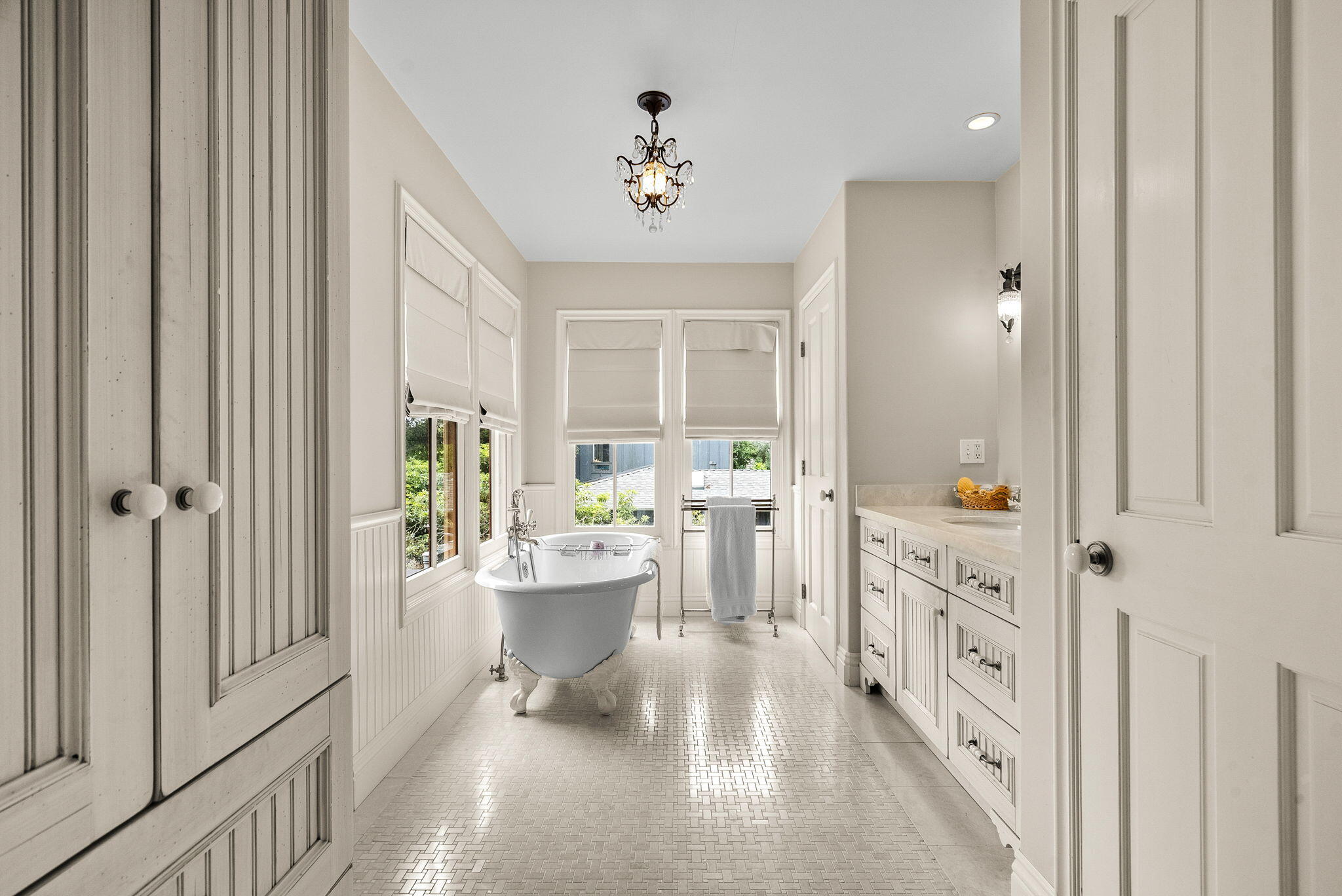 Santa Barbara, California 93109, United States, 4 Bedrooms Bedrooms, ,4 BathroomsBathrooms,Residential,Active,160369