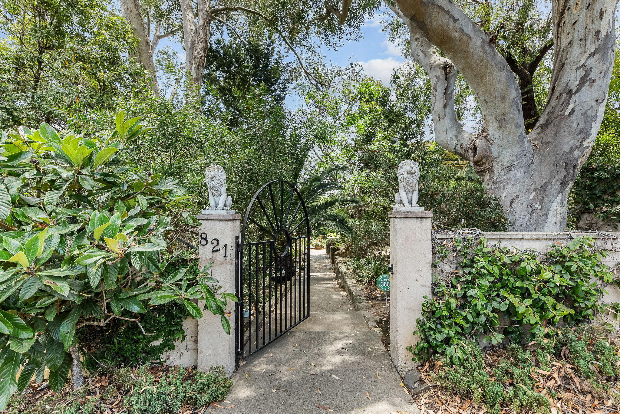 Santa Barbara, California 93109, United States, 4 Bedrooms Bedrooms, ,4 BathroomsBathrooms,Residential,Active,160369