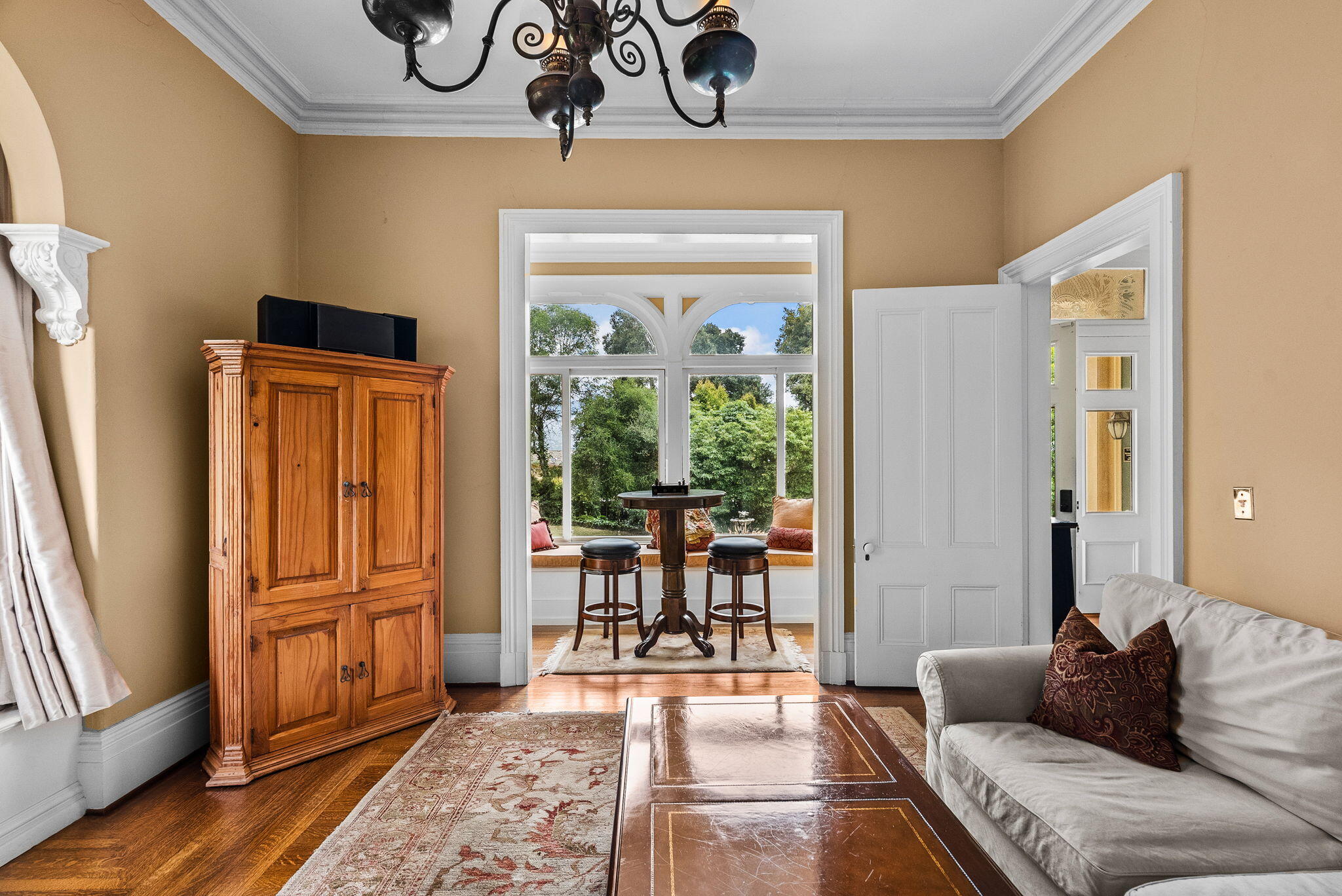 Santa Barbara, California 93109, United States, 4 Bedrooms Bedrooms, ,4 BathroomsBathrooms,Residential,Active,160369