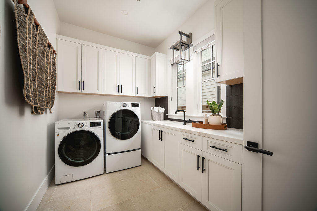 Carpinteria, California 93013, United States, 4 Bedrooms Bedrooms, ,5 BathroomsBathrooms,Residential,Active,147223