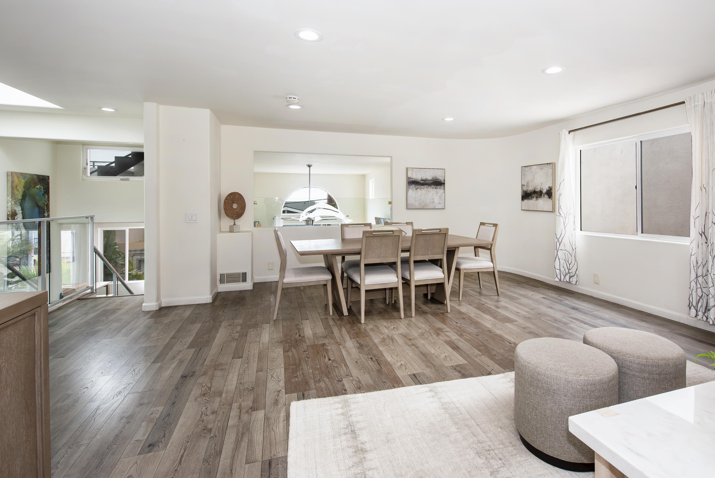 Ventura, California 93001, United States, 3 Bedrooms Bedrooms, ,4 BathroomsBathrooms,Residential,Active,234255