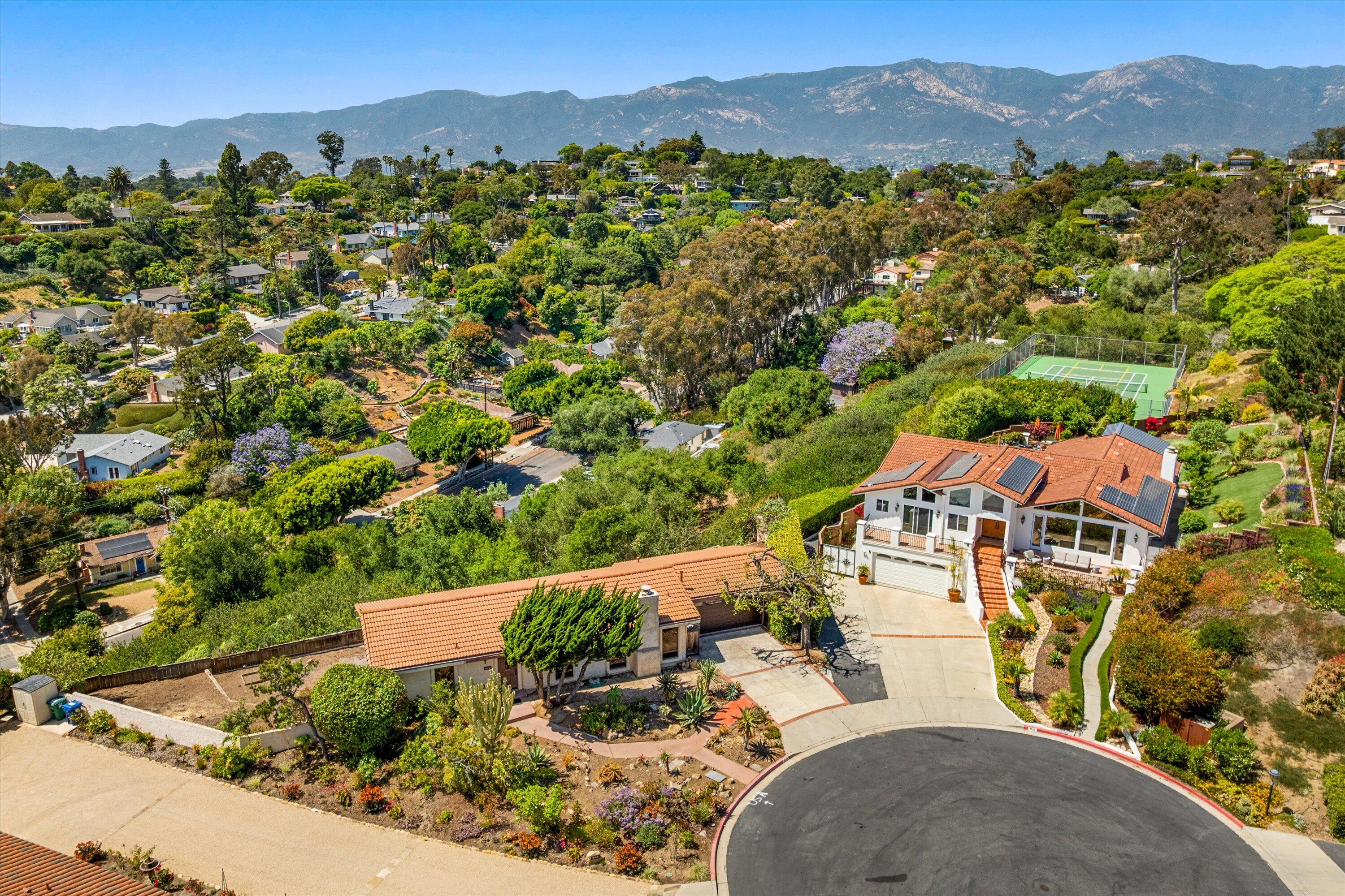 Santa Barbara, California 93109, United States, 4 Bedrooms Bedrooms, ,4 BathroomsBathrooms,Residential,Pending,158389