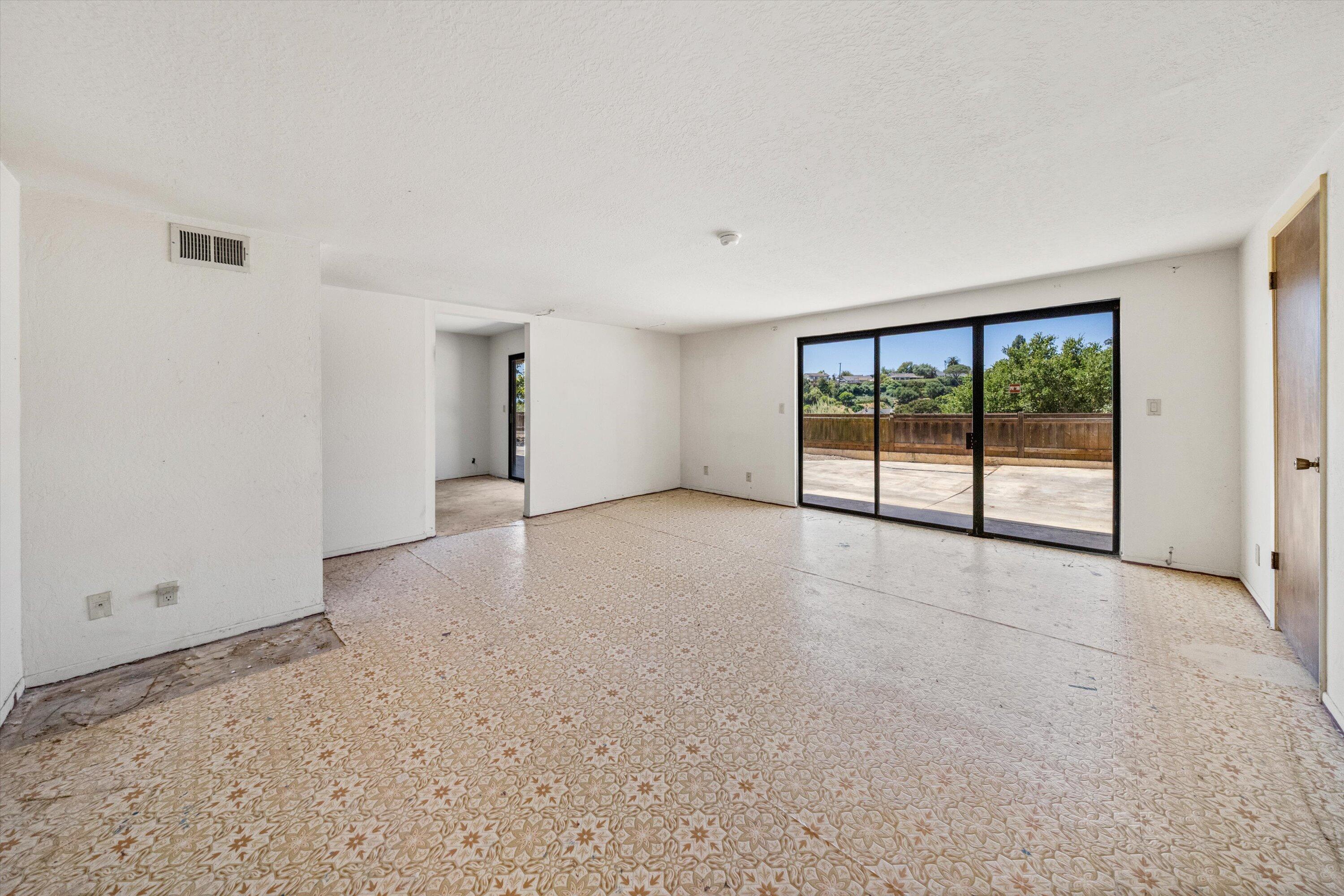 Santa Barbara, California 93109, United States, 4 Bedrooms Bedrooms, ,4 BathroomsBathrooms,Residential,Pending,158389