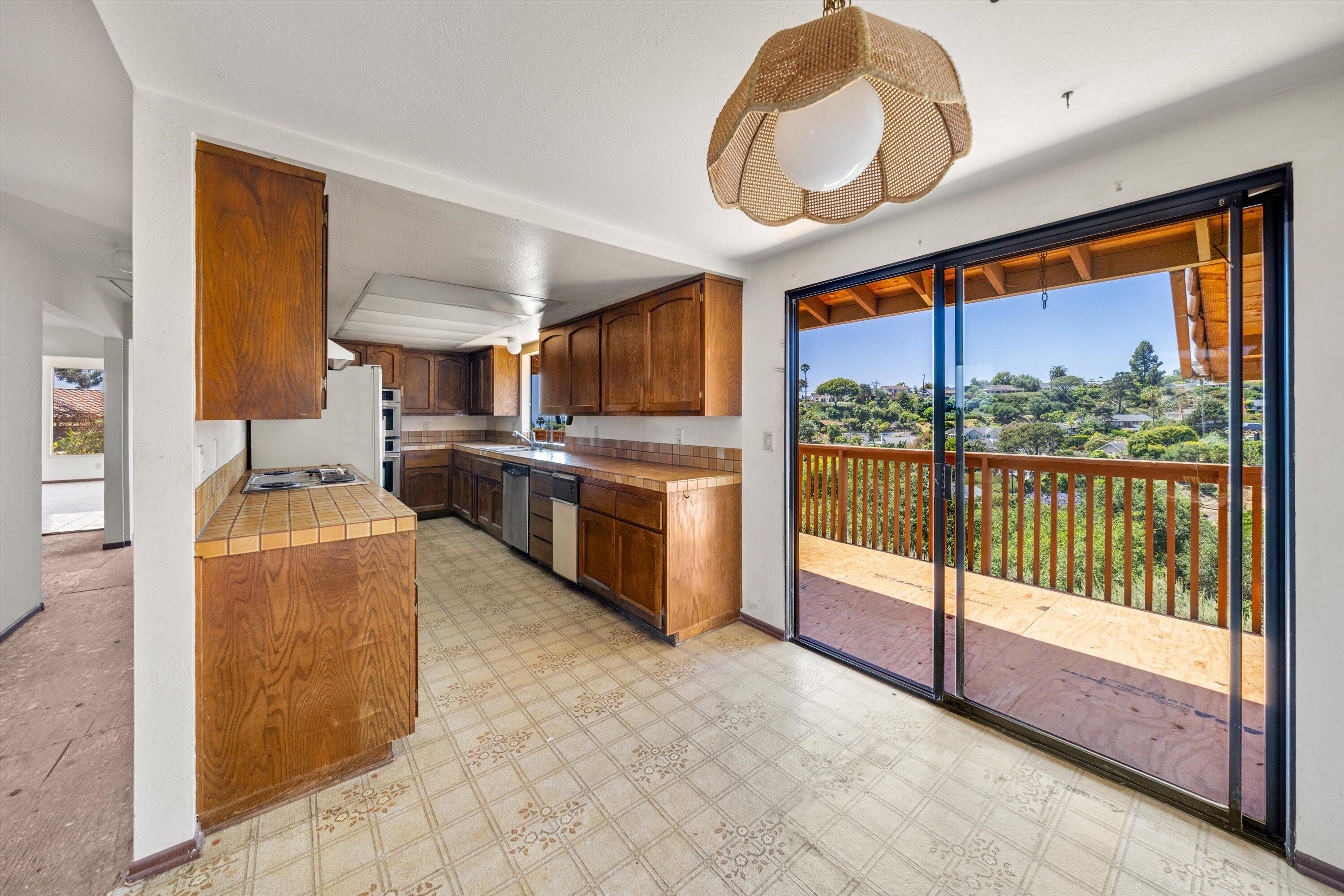 Santa Barbara, California 93109, United States, 4 Bedrooms Bedrooms, ,4 BathroomsBathrooms,Residential,Pending,158389