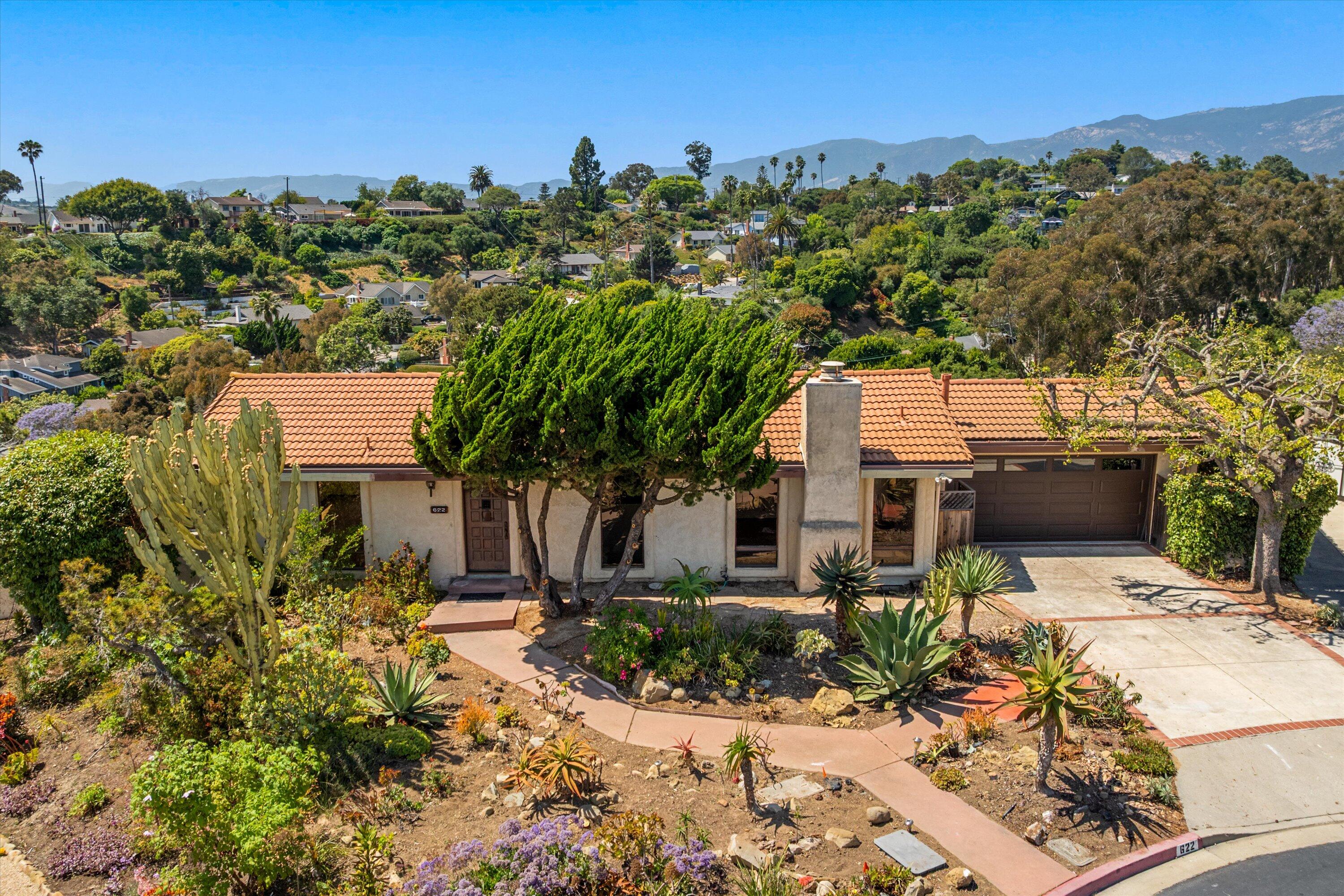 Santa Barbara, California 93109, United States, 4 Bedrooms Bedrooms, ,4 BathroomsBathrooms,Residential,Pending,158389