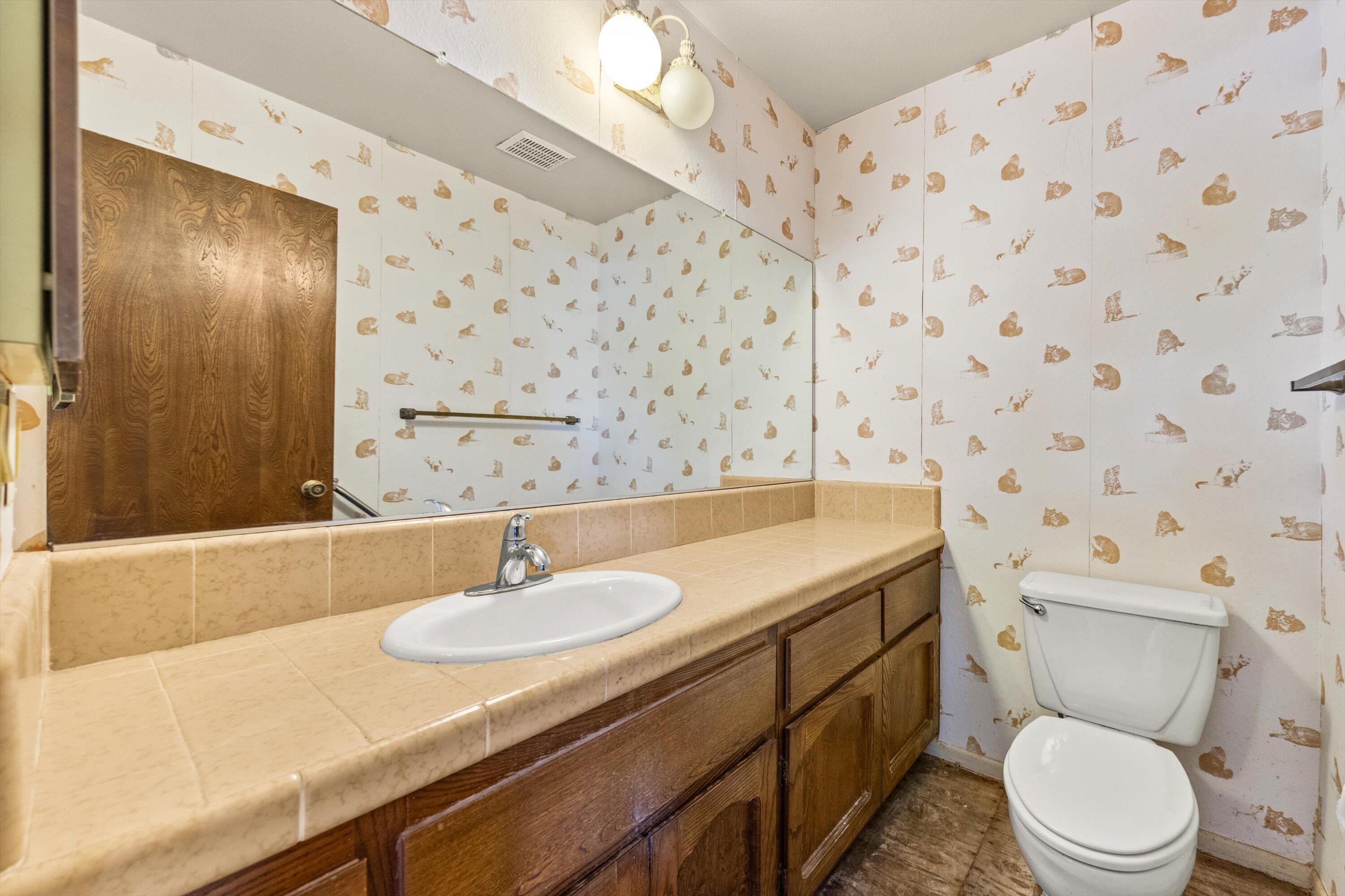 Santa Barbara, California 93109, United States, 4 Bedrooms Bedrooms, ,4 BathroomsBathrooms,Residential,Pending,158389