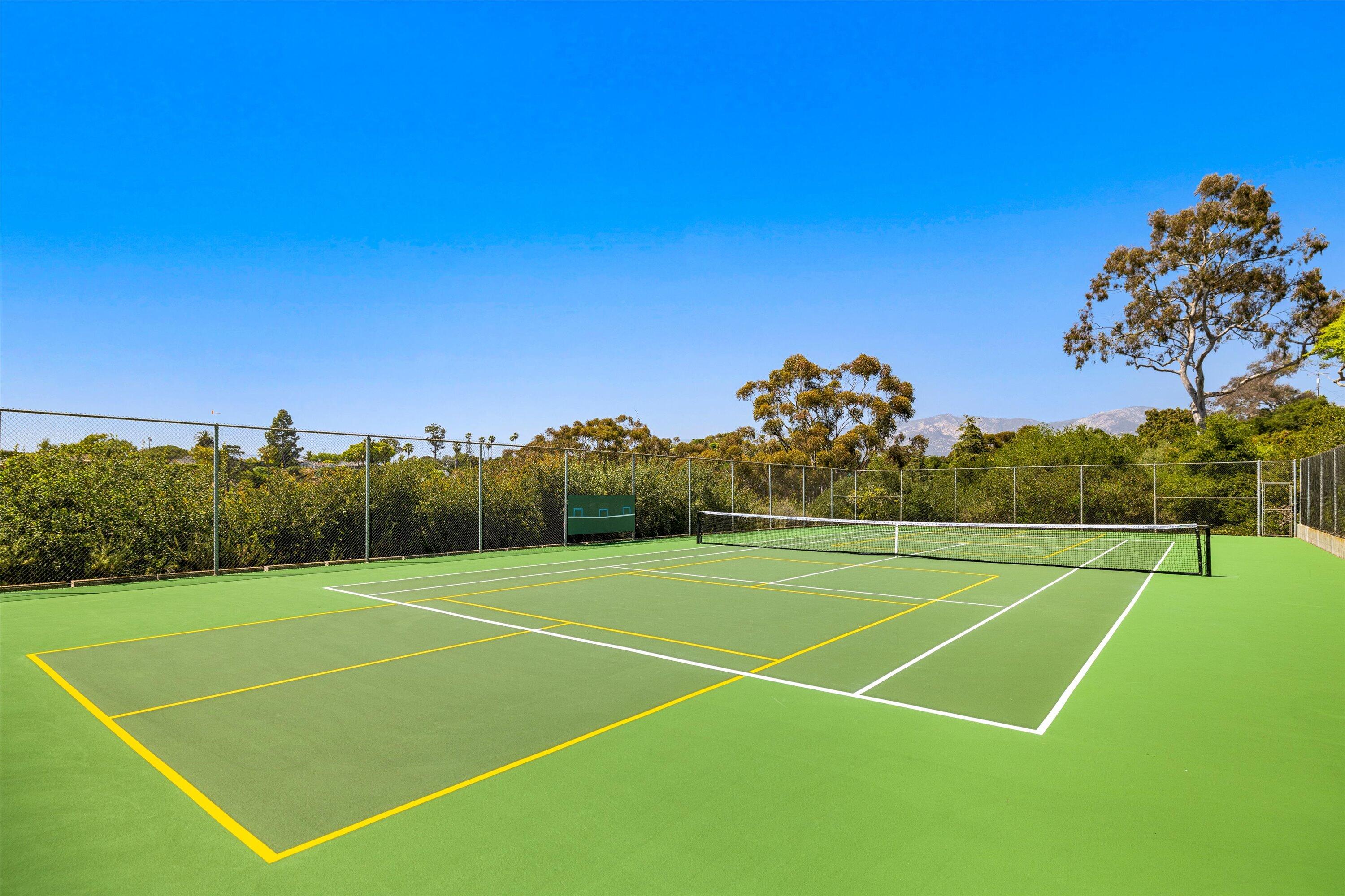 Santa Barbara, California 93109, United States, 4 Bedrooms Bedrooms, ,4 BathroomsBathrooms,Residential,Pending,158389