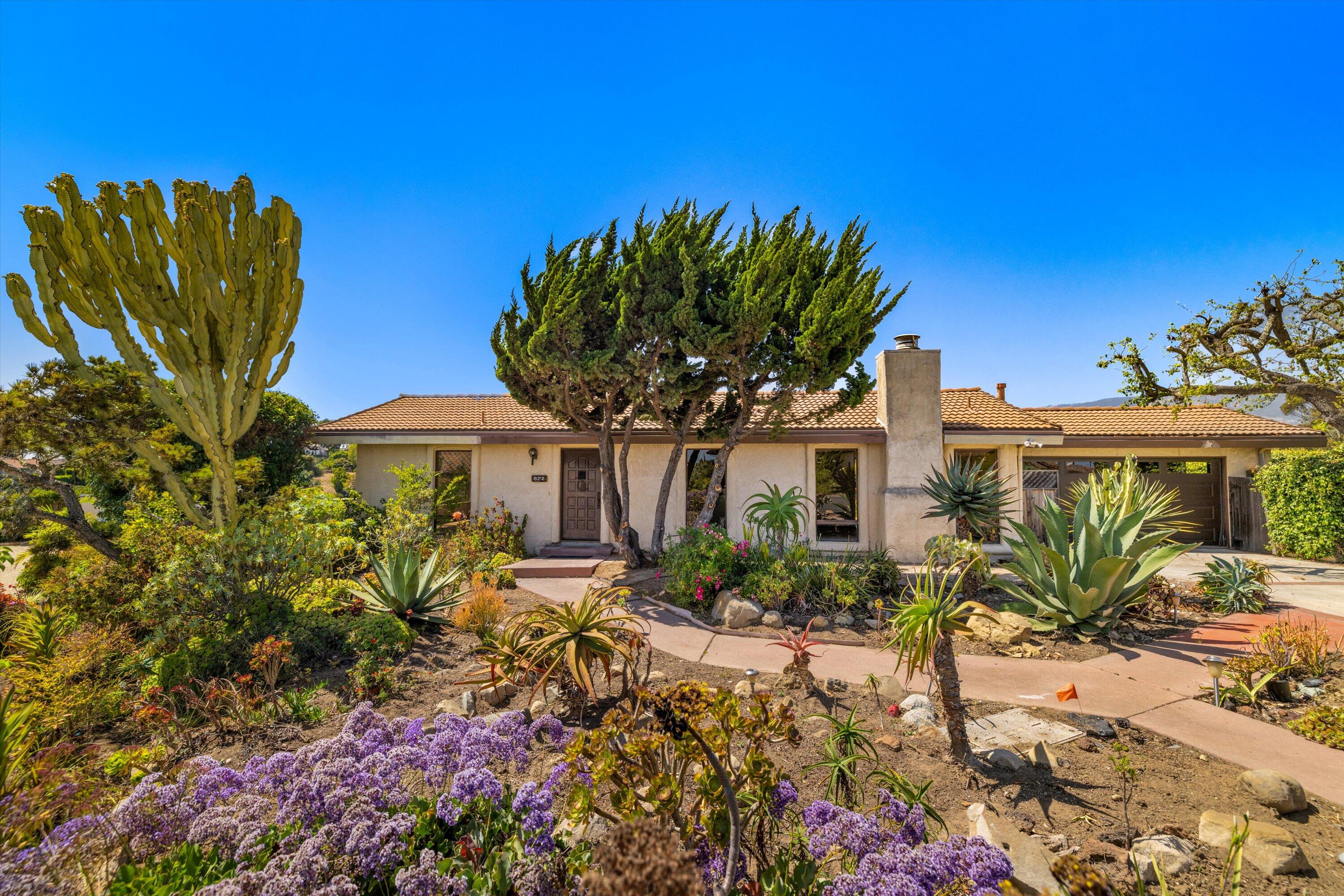 Santa Barbara, California 93109, United States, 4 Bedrooms Bedrooms, ,4 BathroomsBathrooms,Residential,Pending,158389