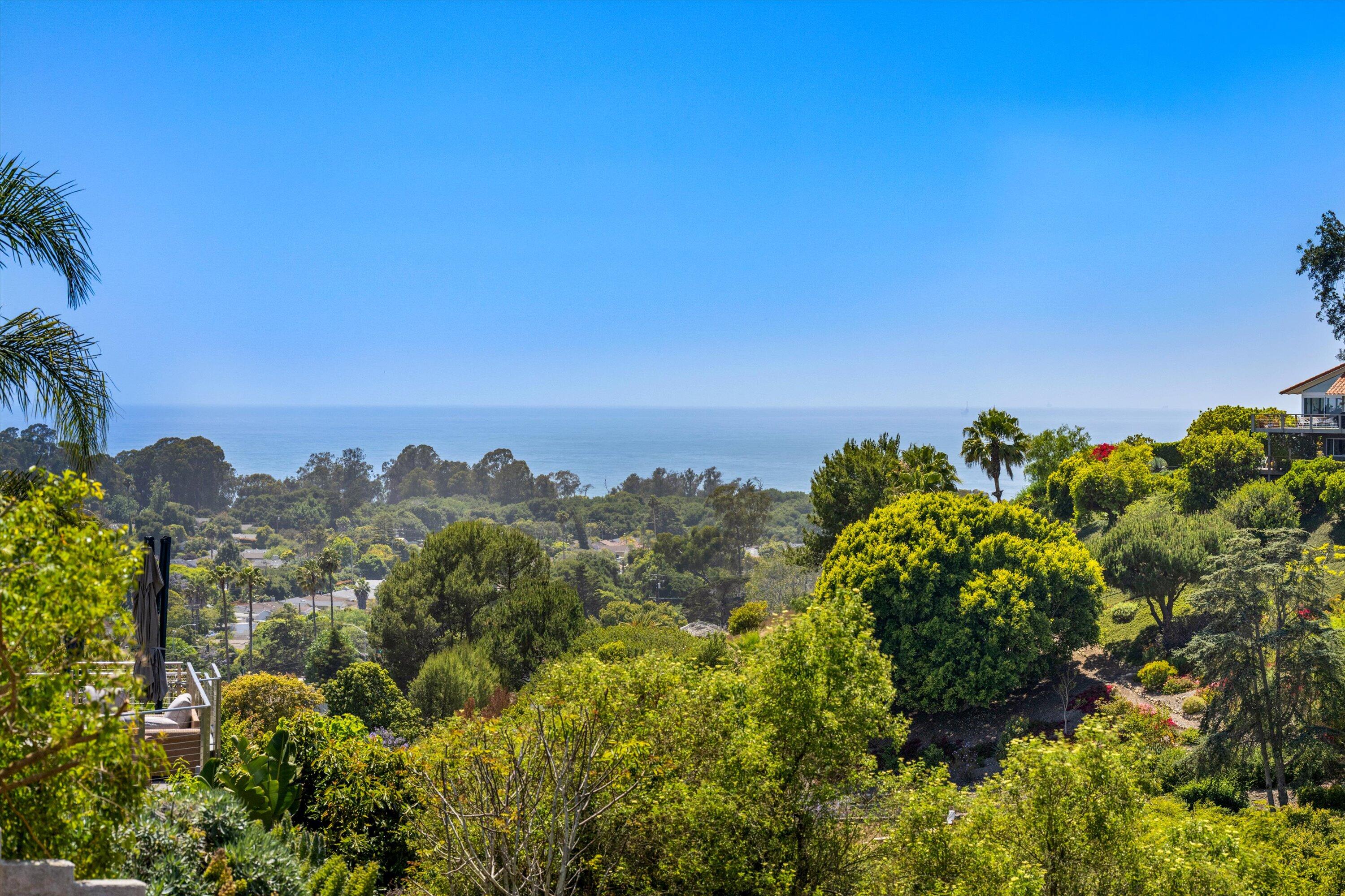 Santa Barbara, California 93109, United States, 4 Bedrooms Bedrooms, ,4 BathroomsBathrooms,Residential,Pending,158389