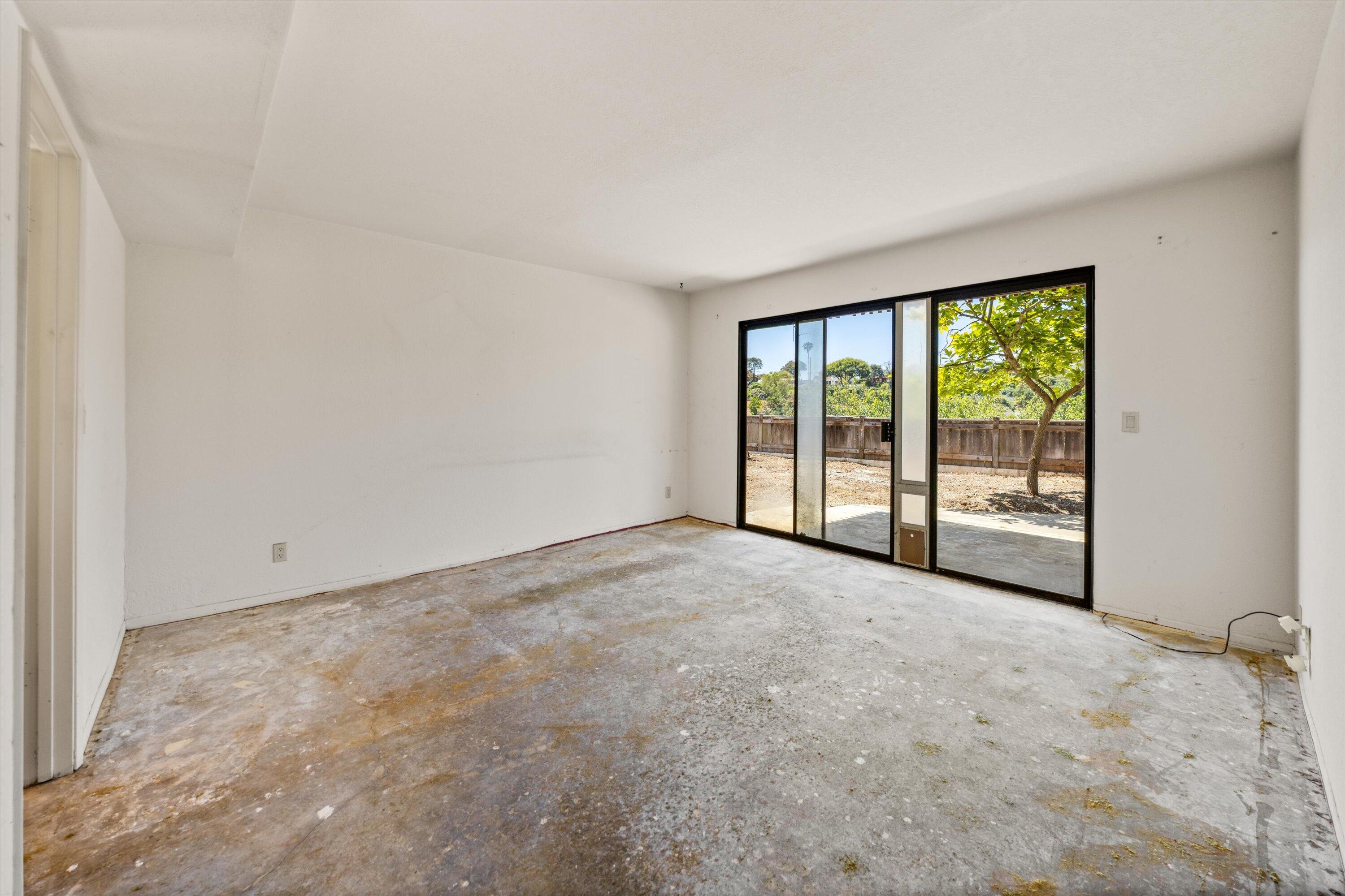 Santa Barbara, California 93109, United States, 4 Bedrooms Bedrooms, ,4 BathroomsBathrooms,Residential,Pending,158389