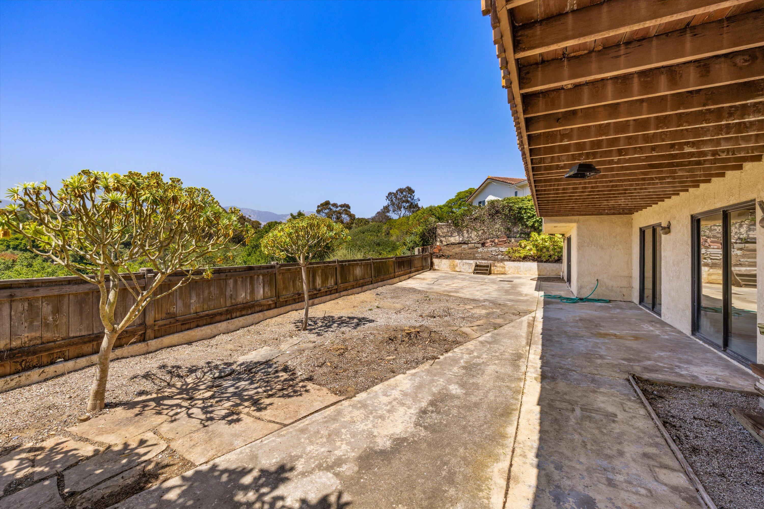 Santa Barbara, California 93109, United States, 4 Bedrooms Bedrooms, ,4 BathroomsBathrooms,Residential,Pending,158389