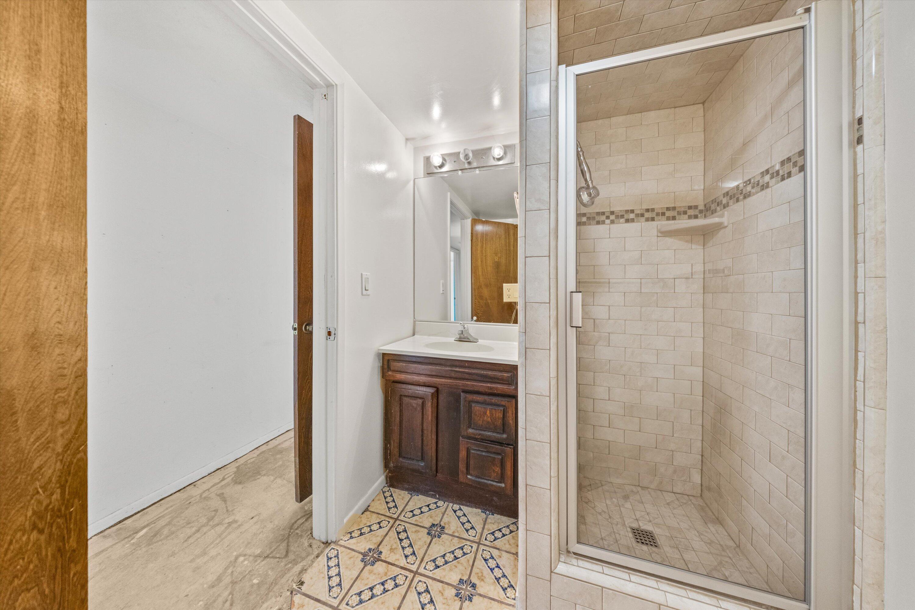 Santa Barbara, California 93109, United States, 4 Bedrooms Bedrooms, ,4 BathroomsBathrooms,Residential,Pending,158389