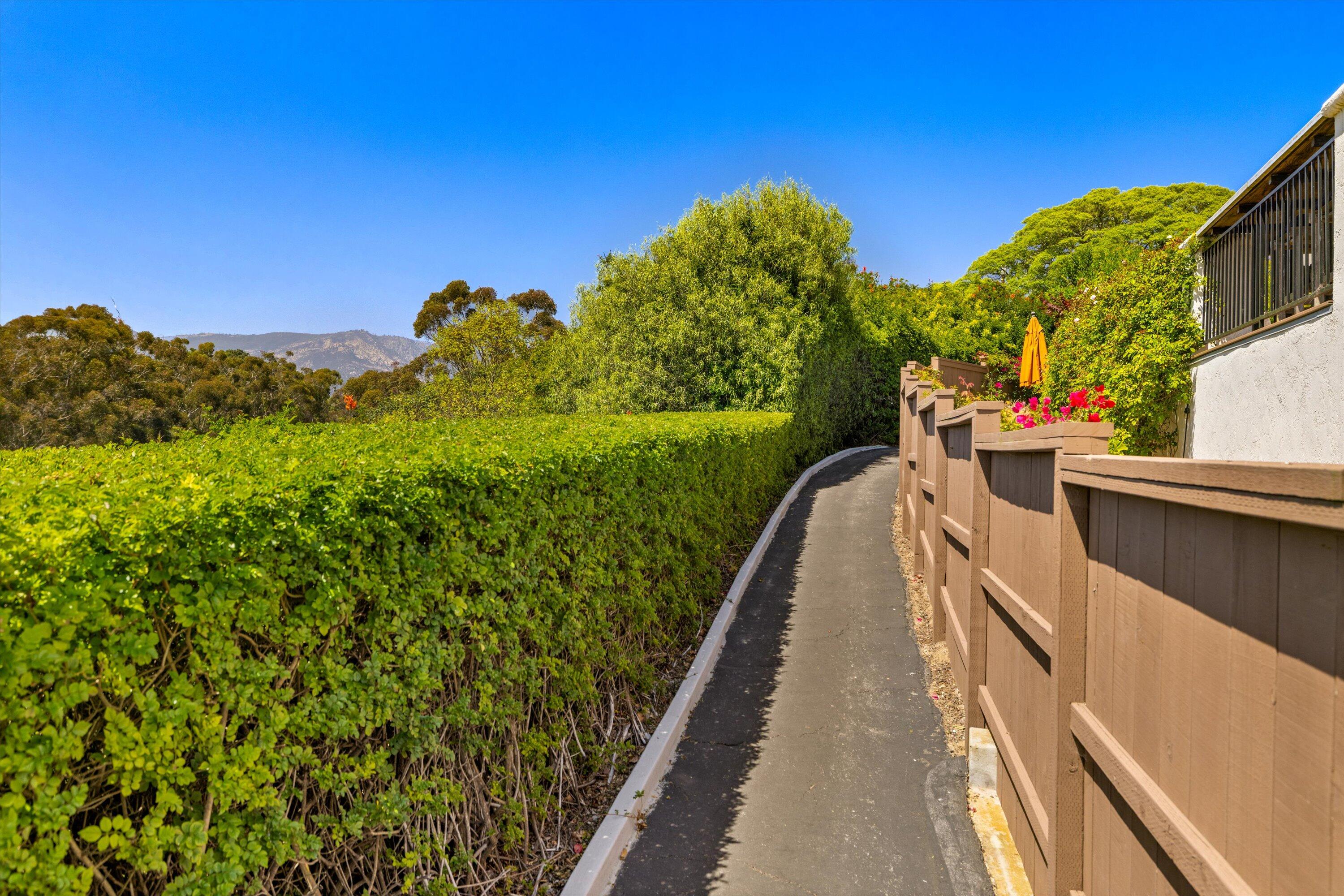 Santa Barbara, California 93109, United States, 4 Bedrooms Bedrooms, ,4 BathroomsBathrooms,Residential,Pending,158389