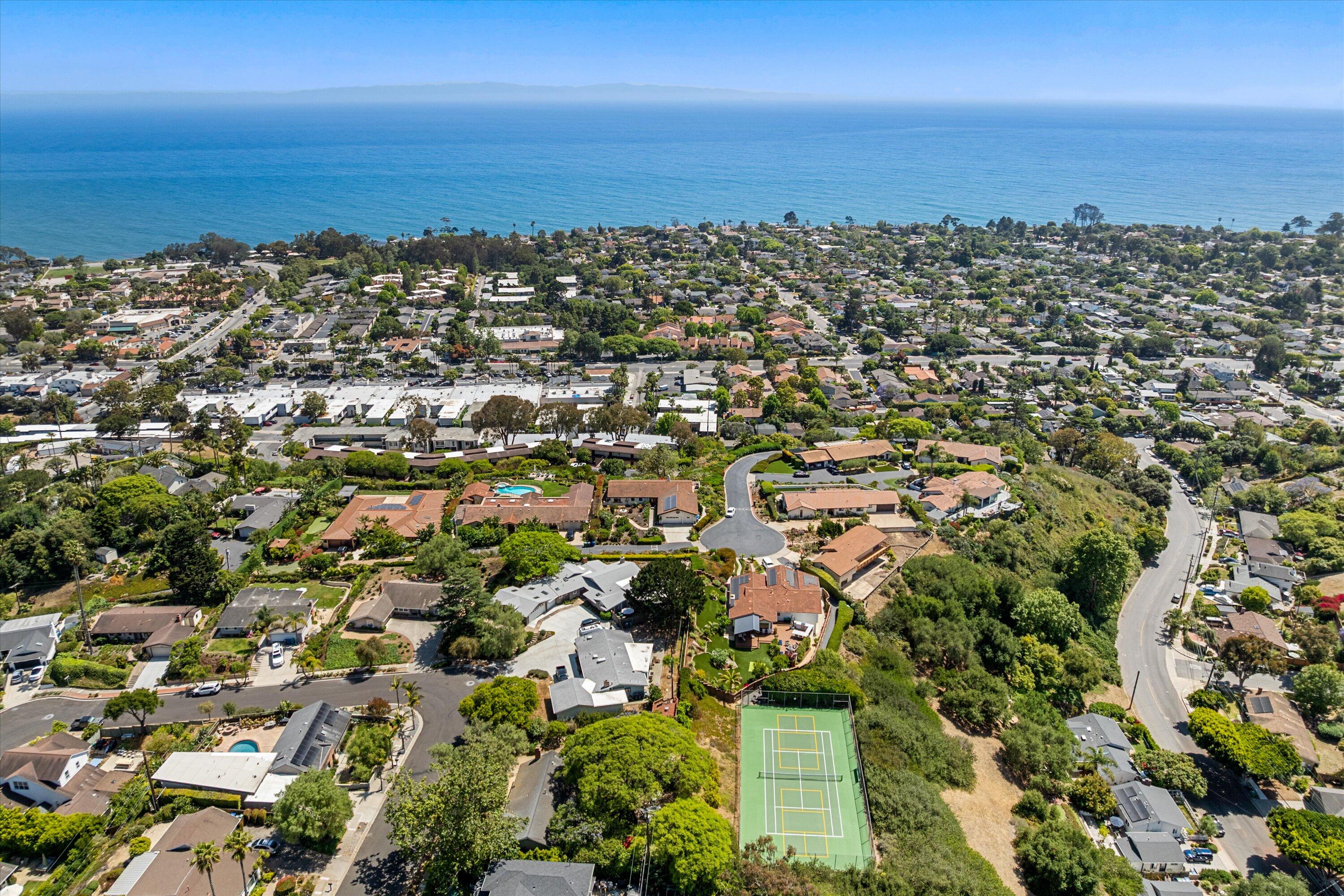 Santa Barbara, California 93109, United States, 4 Bedrooms Bedrooms, ,4 BathroomsBathrooms,Residential,Pending,158389