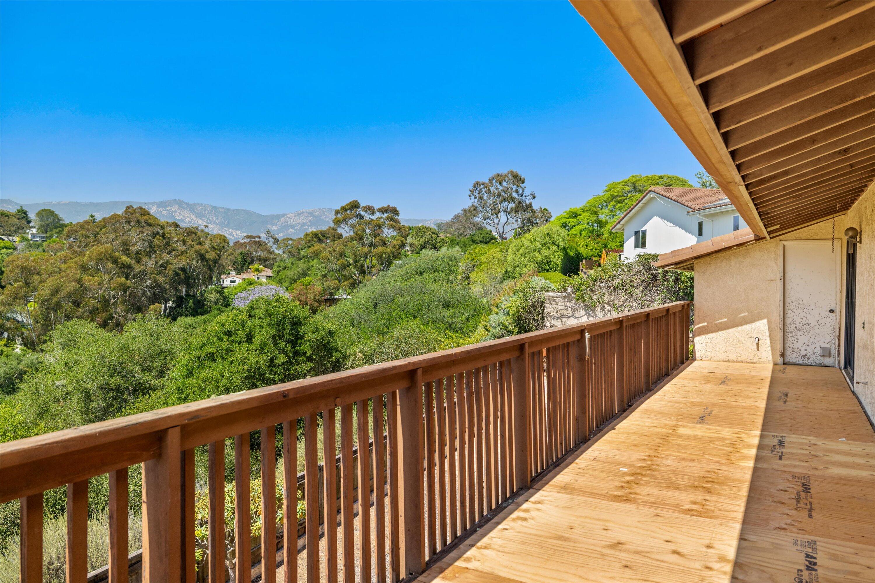 Santa Barbara, California 93109, United States, 4 Bedrooms Bedrooms, ,4 BathroomsBathrooms,Residential,Pending,158389