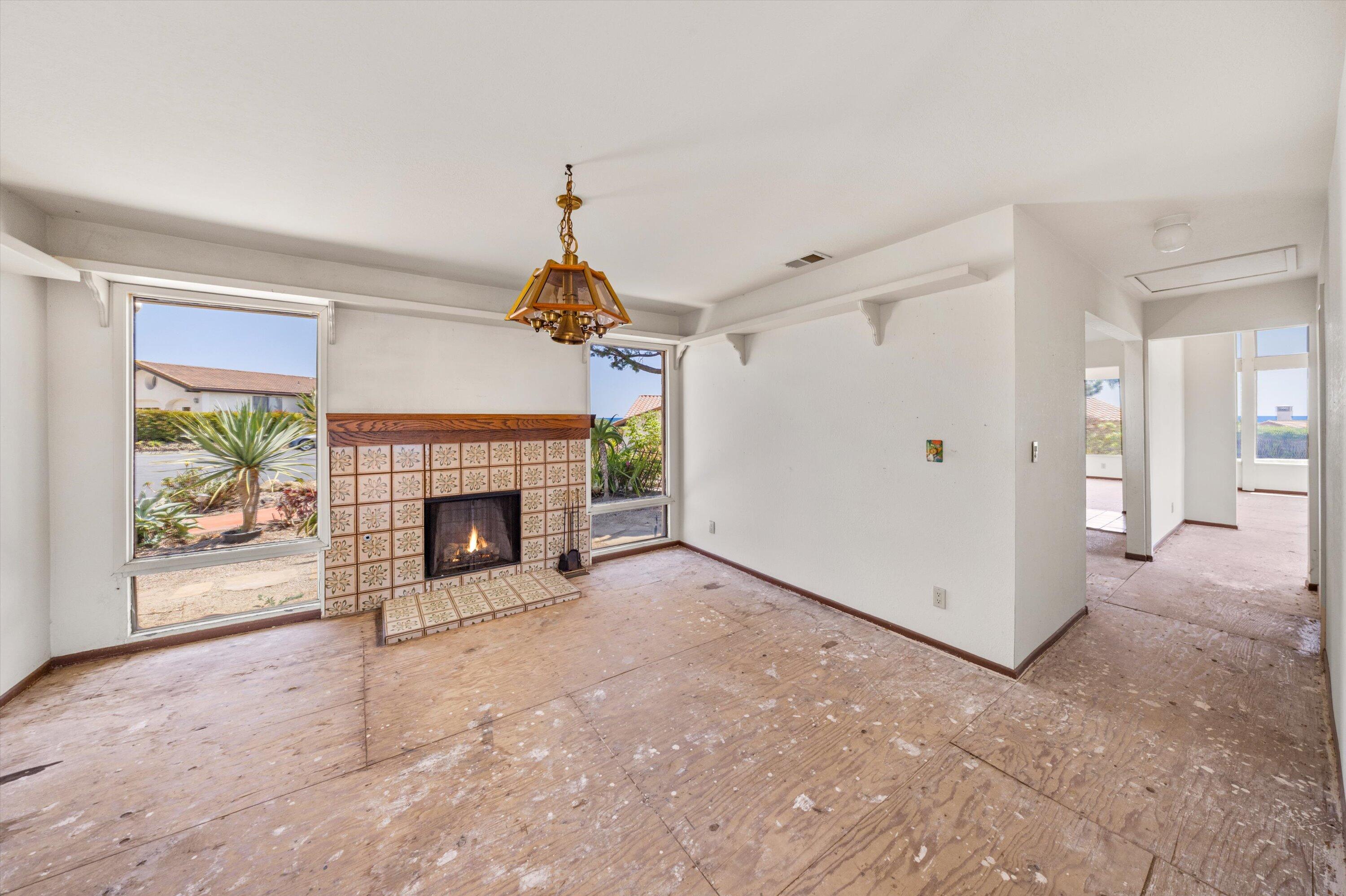 Santa Barbara, California 93109, United States, 4 Bedrooms Bedrooms, ,4 BathroomsBathrooms,Residential,Pending,158389