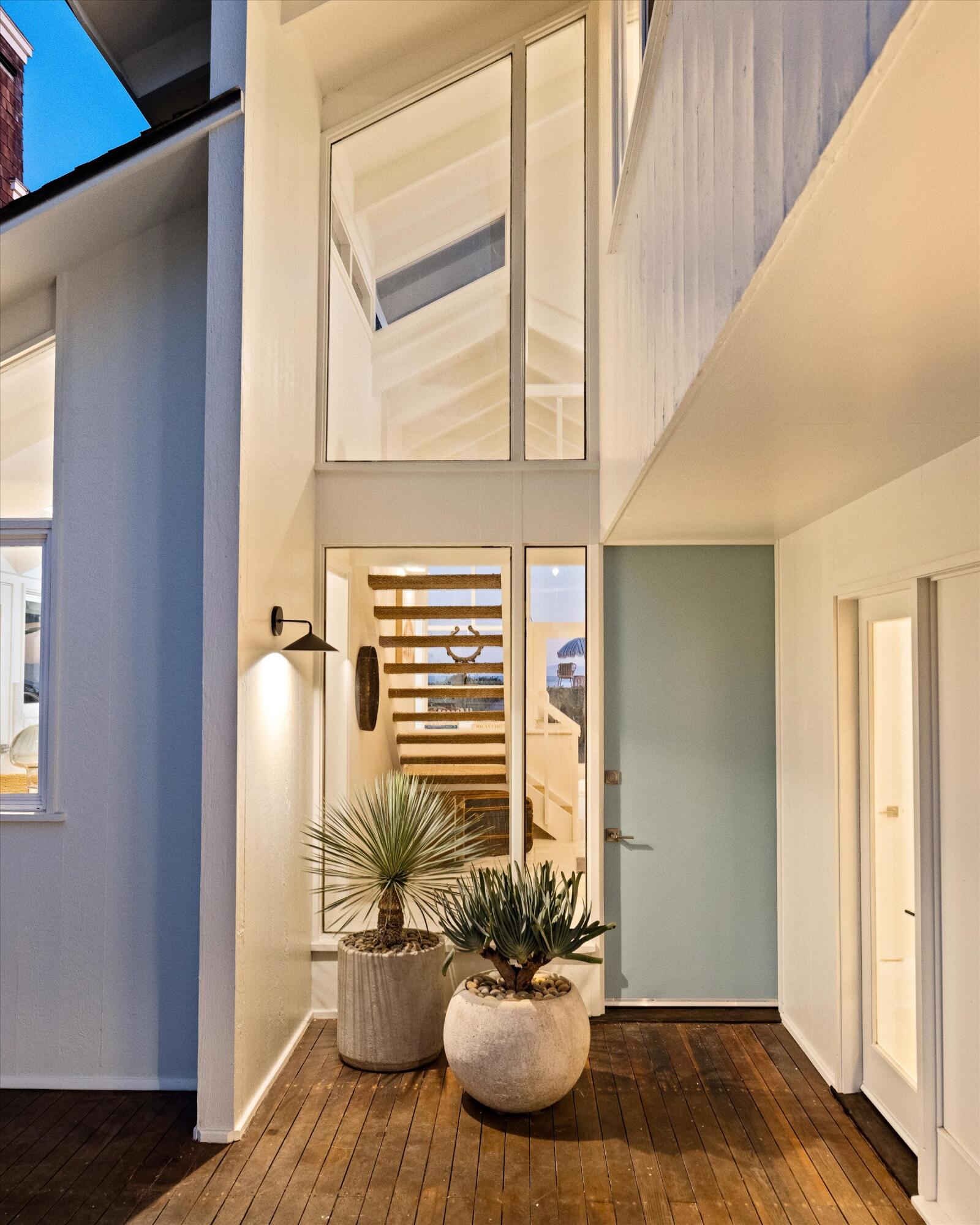 Carpinteria, California 93013, United States, 3 Bedrooms Bedrooms, ,3 BathroomsBathrooms,Residential,Active,21863