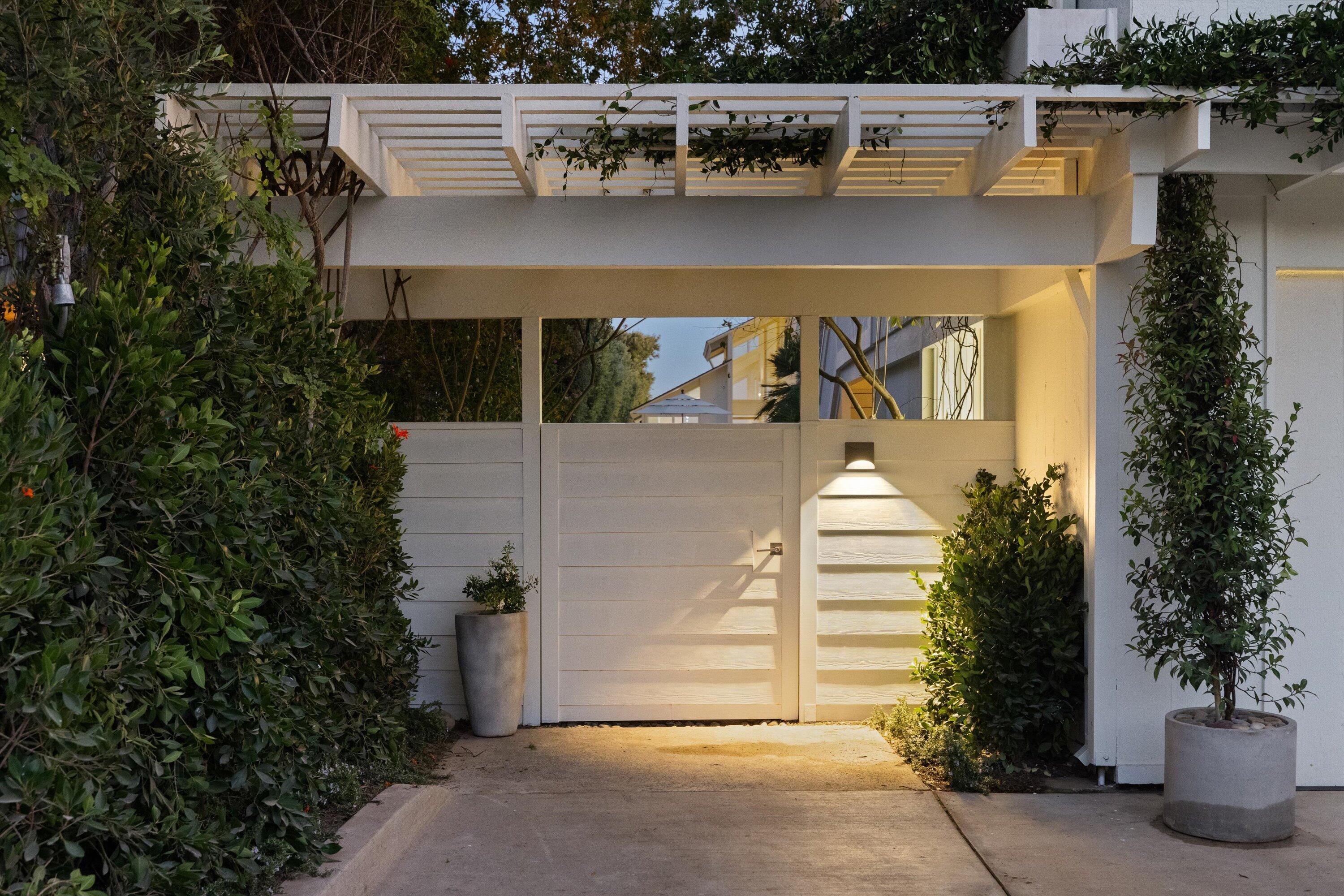 Carpinteria, California 93013, United States, 3 Bedrooms Bedrooms, ,3 BathroomsBathrooms,Residential,Active,21863