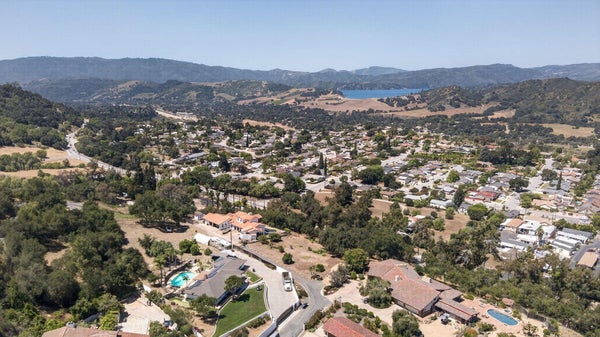 VALLEY MEADOW CT, OAK VIEW, CA 93022 - Image 5e9532fe4c756535a4e1d5f9273ff311/4279619942