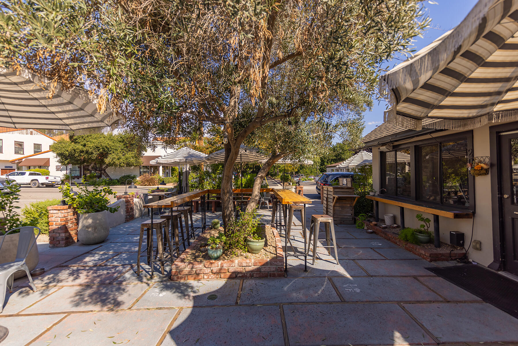 Ojai, California 93023, United States, ,Commercial,Active,129229