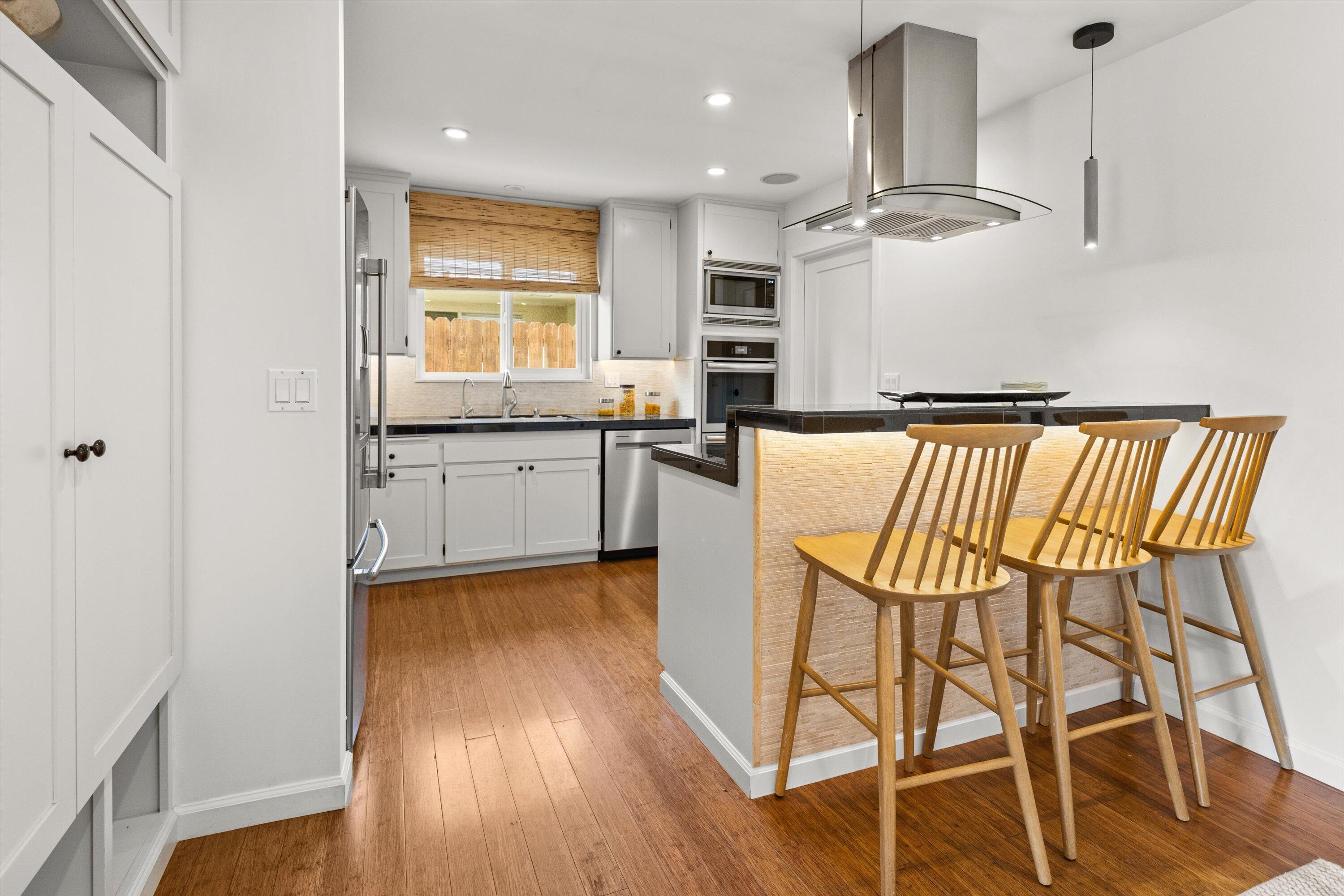 Santa Barbara, California 93111, United States, 4 Bedrooms Bedrooms, ,2 BathroomsBathrooms,Residential,Pending,111275