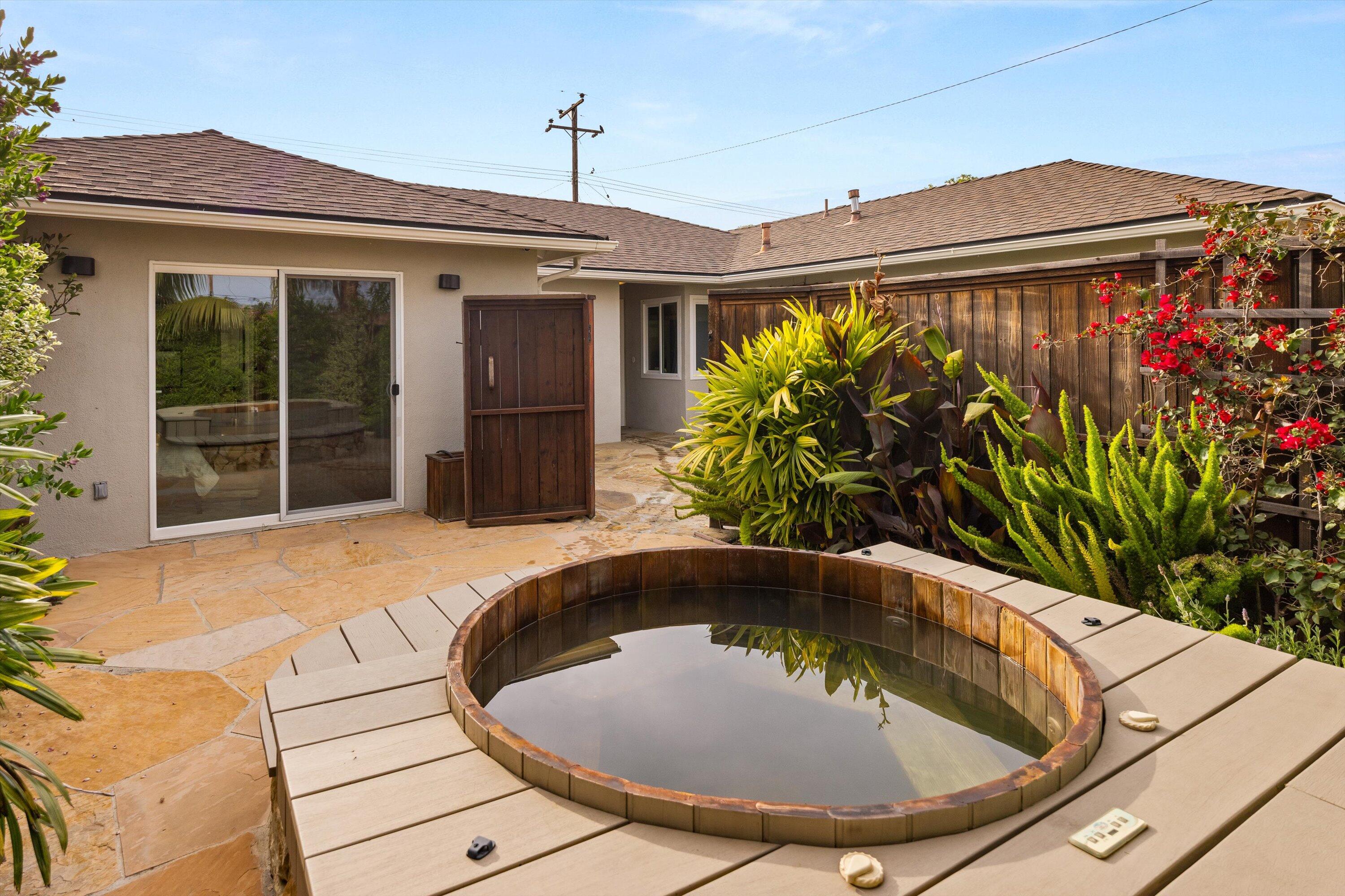 Santa Barbara, California 93111, United States, 4 Bedrooms Bedrooms, ,2 BathroomsBathrooms,Residential,Pending,111275